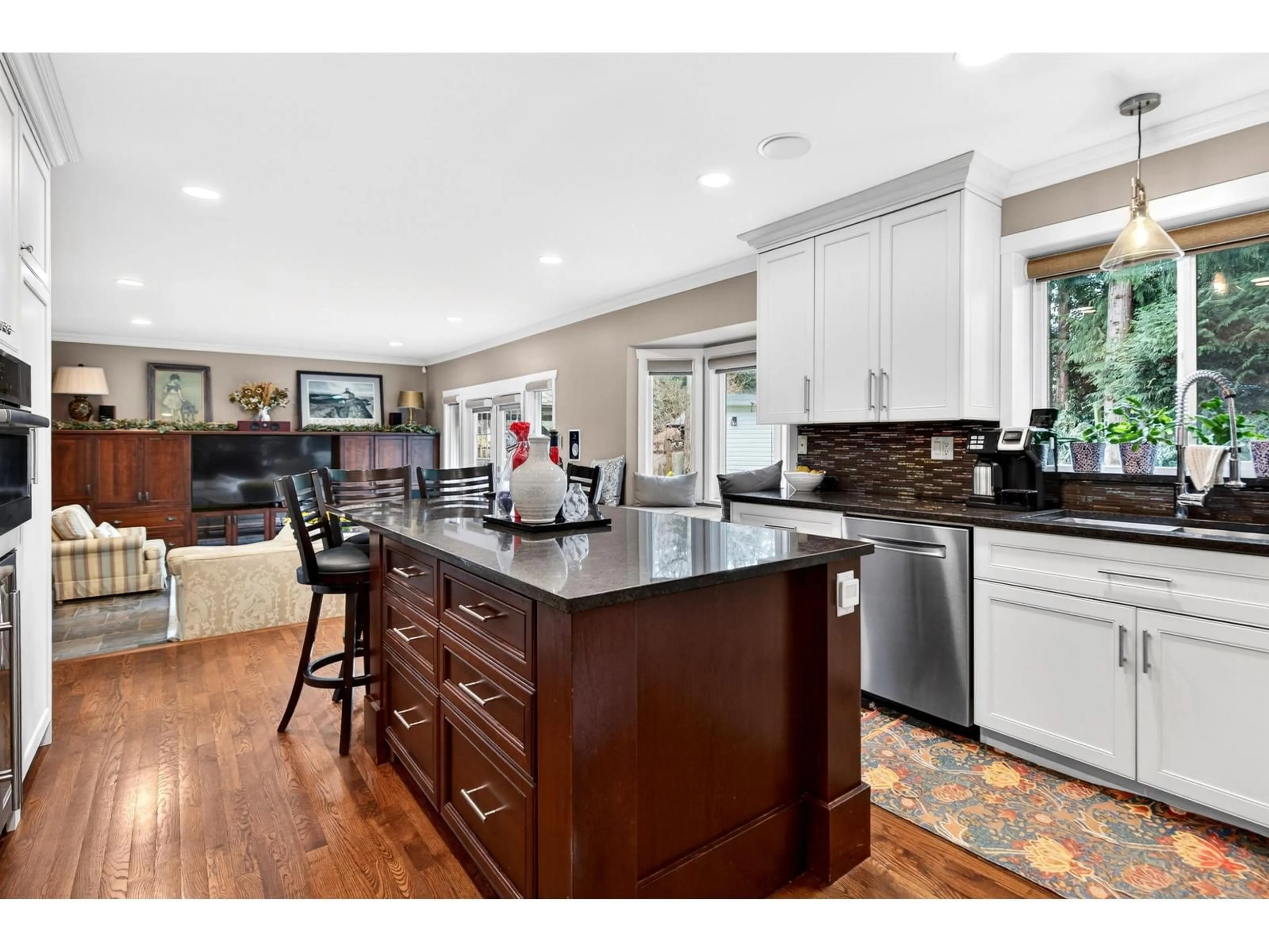 Open concept kitchen, unknown for 13386 18A AVENUE, Surrey British Columbia V4A7R1