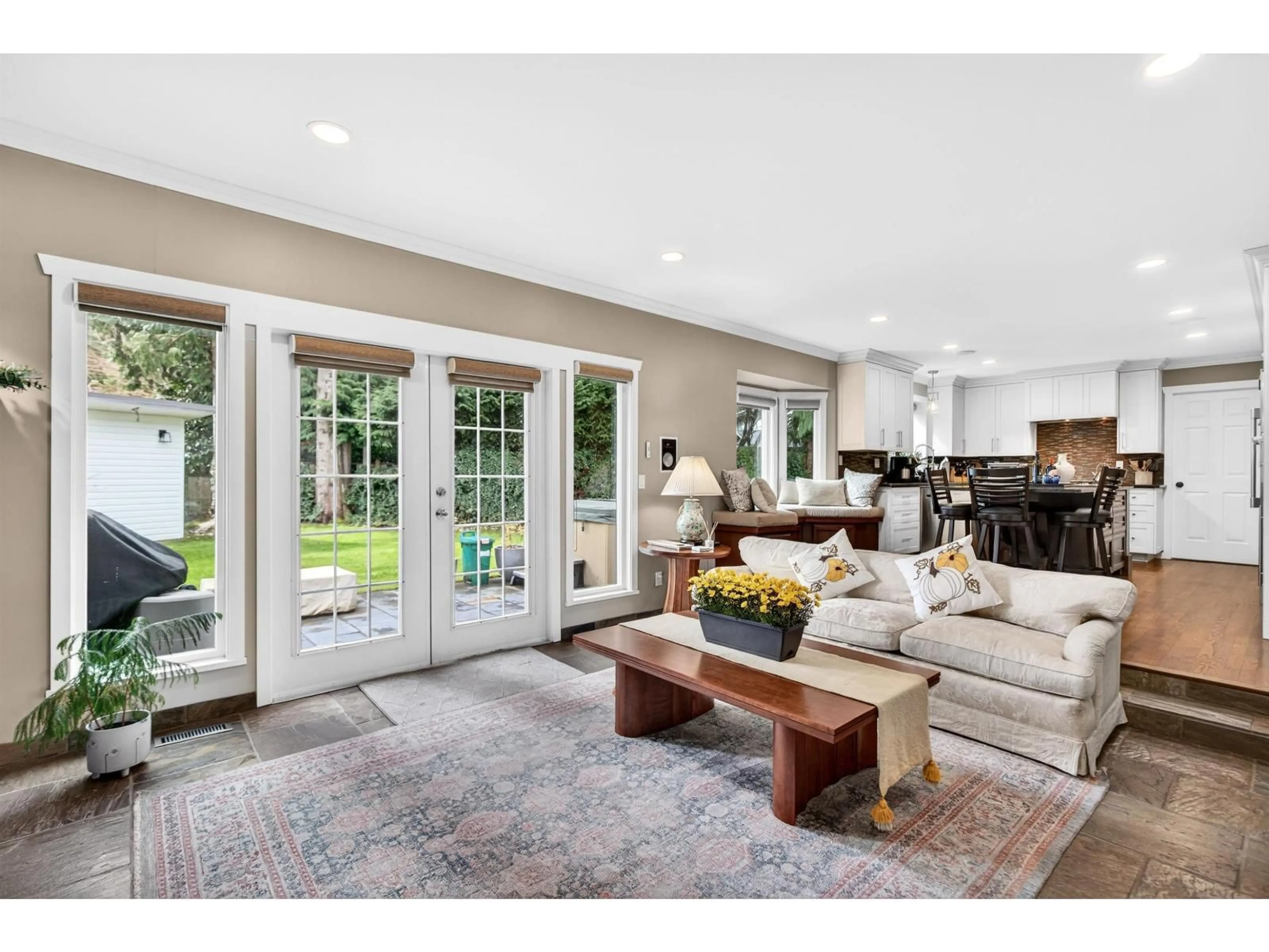 Living room with furniture, unknown for 13386 18A AVENUE, Surrey British Columbia V4A7R1