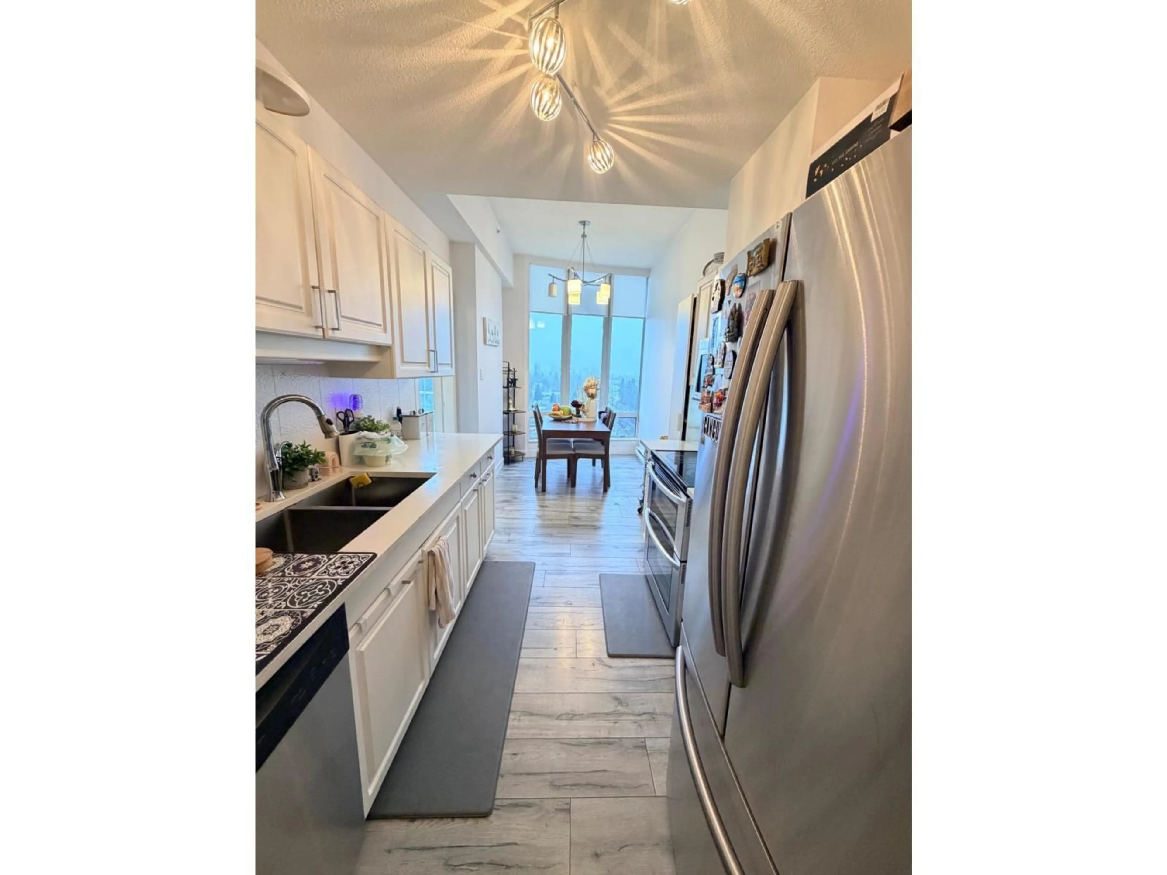 Open concept kitchen, ceramic/tile floor for PH4 - 14820 104 AVENUE, Surrey British Columbia V3R0V9