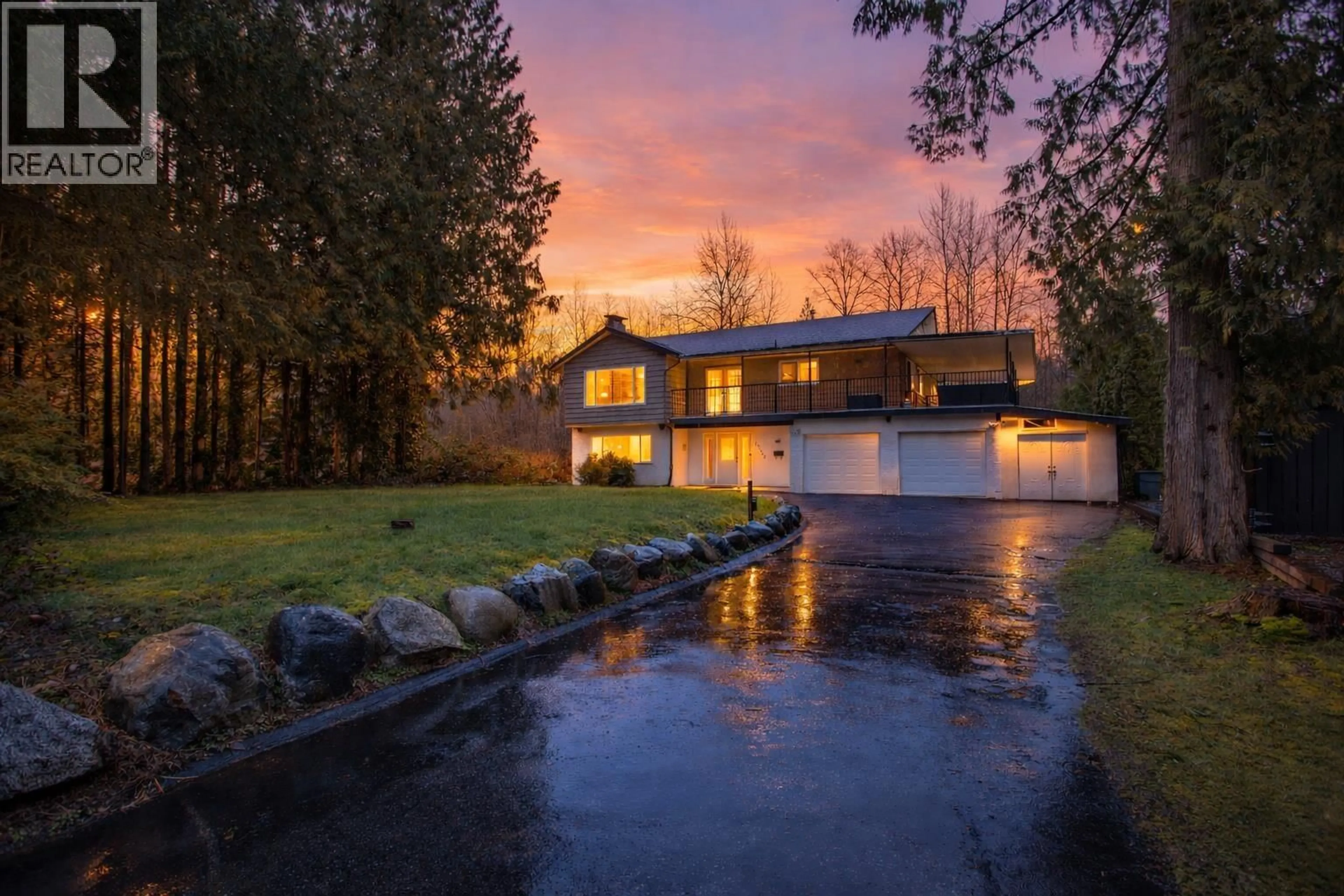 A pic from outside/outdoor area/front of a property/back of a property/a pic from drone, unknown for 12152 261 STREET, Maple Ridge British Columbia V2W2A6