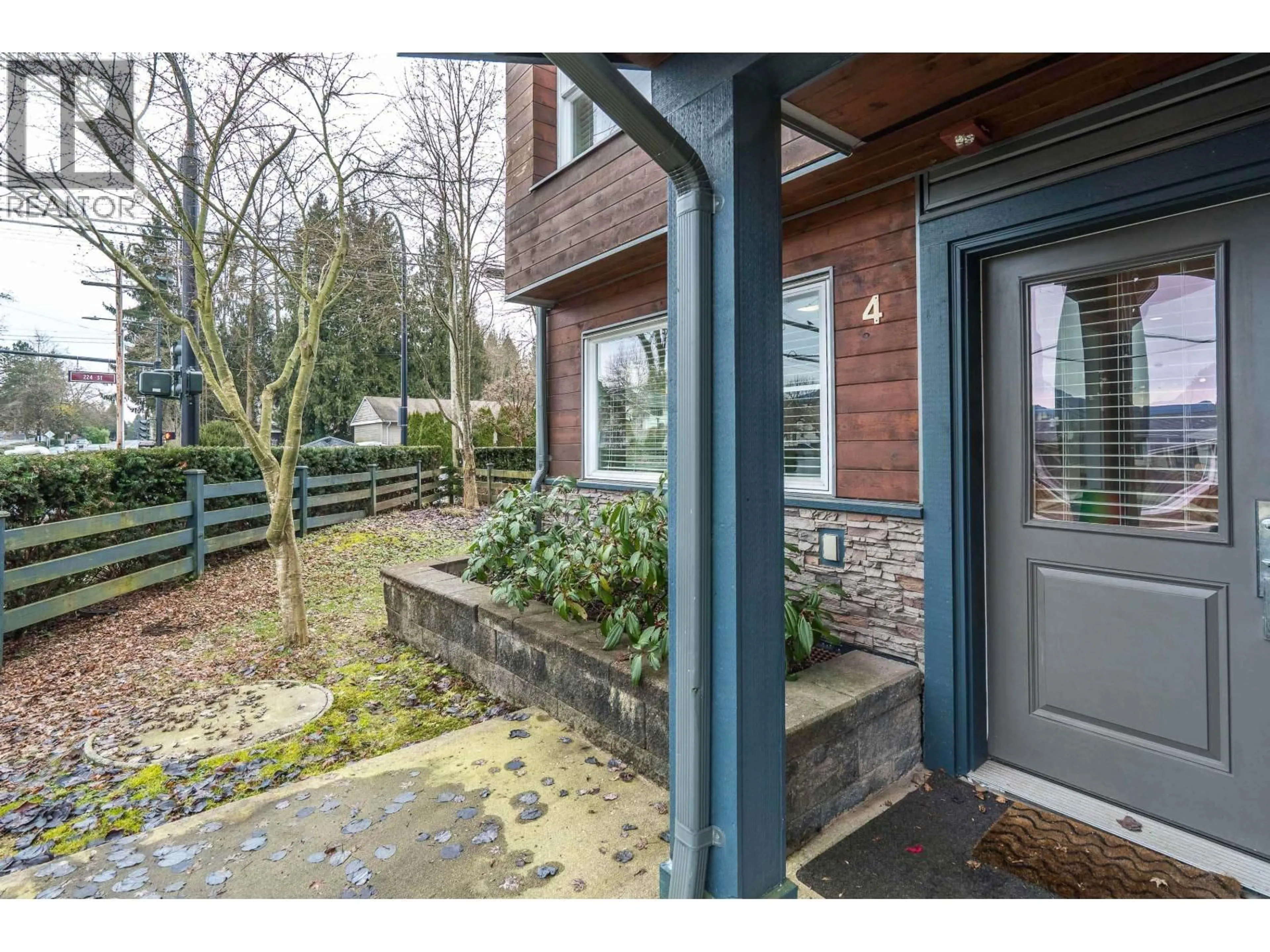 Indoor entryway for 4 - 22388 124 STREET, Maple Ridge British Columbia V2X4J5