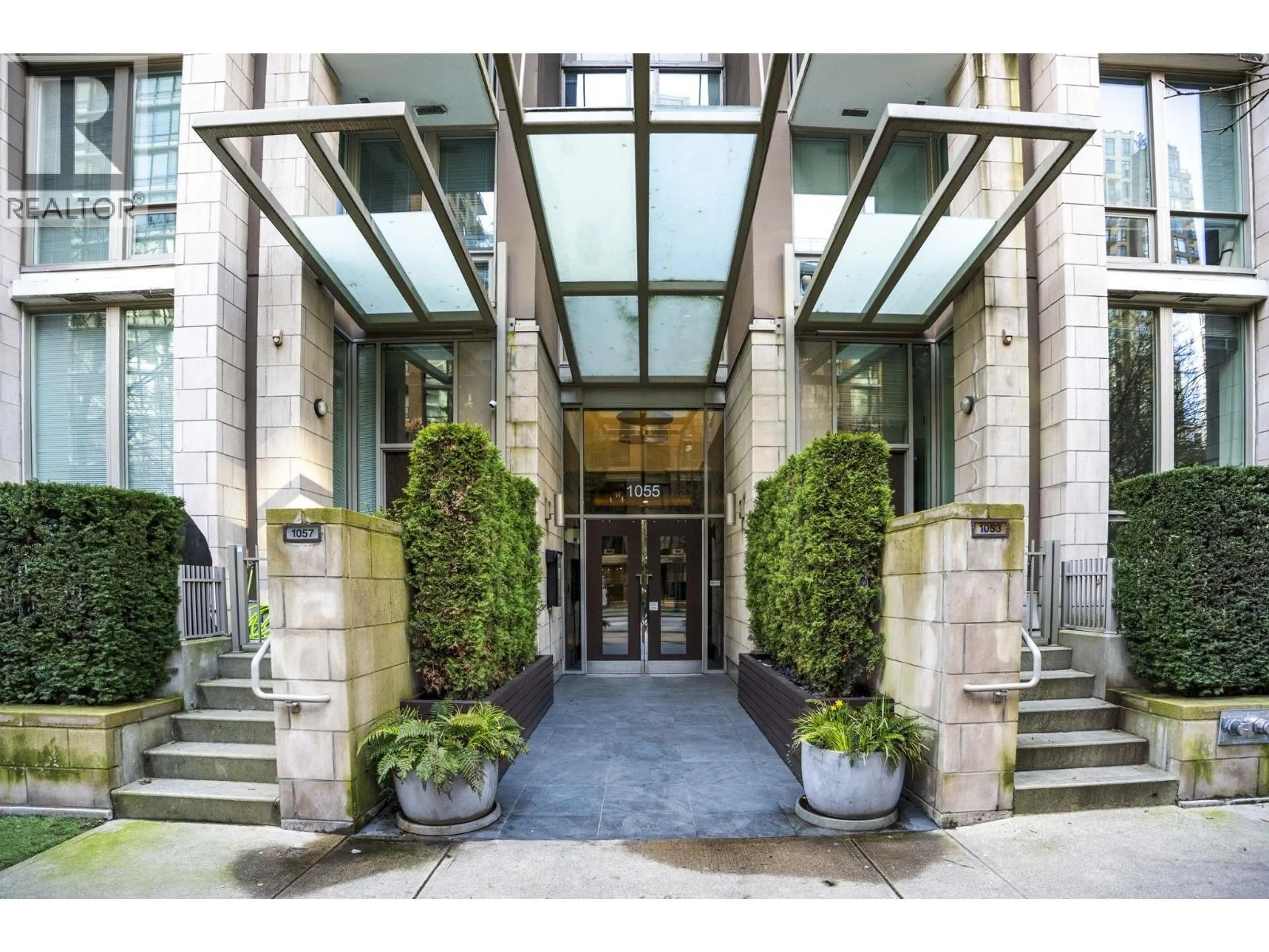 Indoor foyer for 1802 - 1055 RICHARDS STREET, Vancouver British Columbia V6B0C2