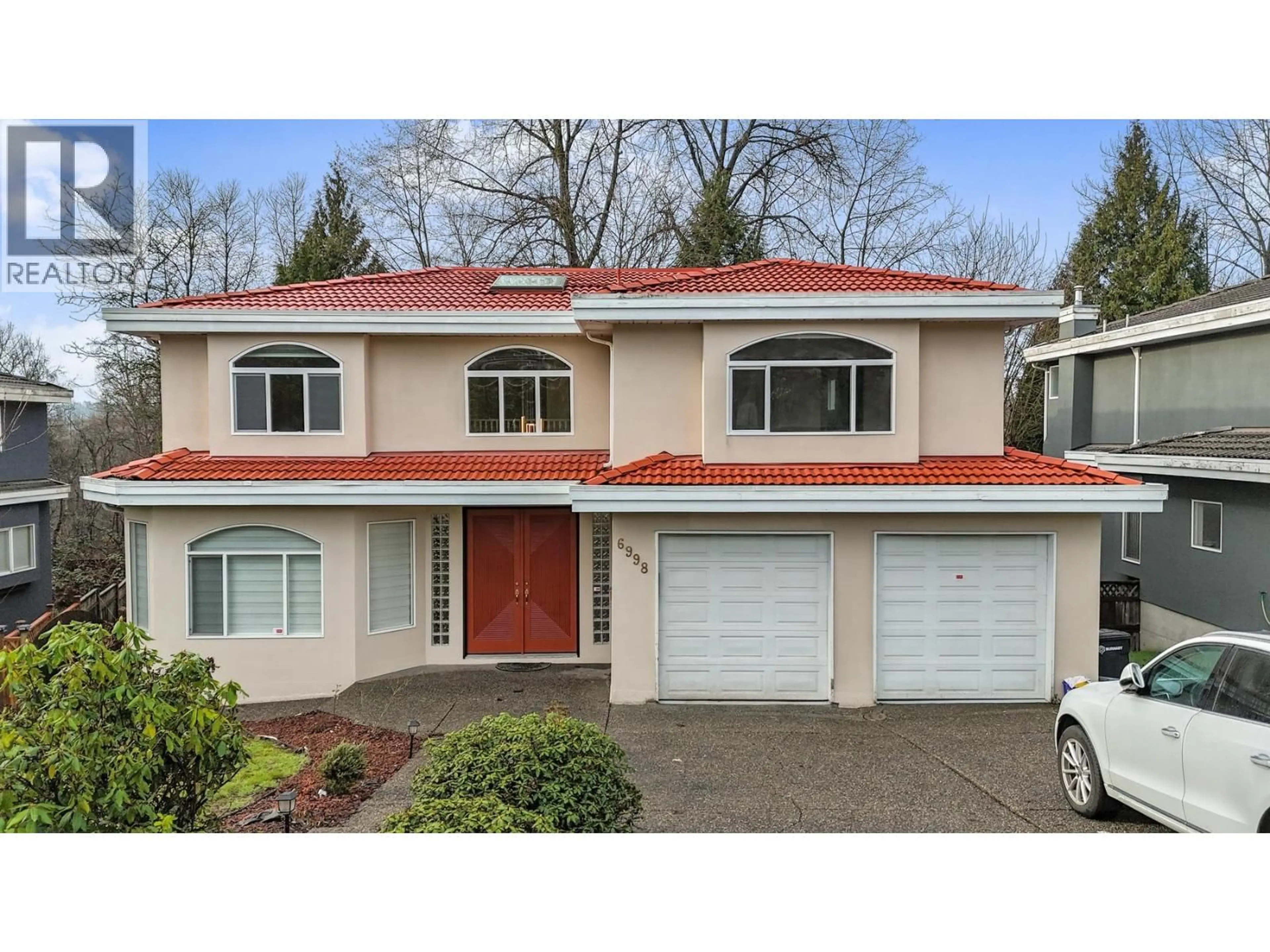 Home with vinyl exterior material, street for 6998 FIELDING COURT, Burnaby British Columbia V5A1Y5