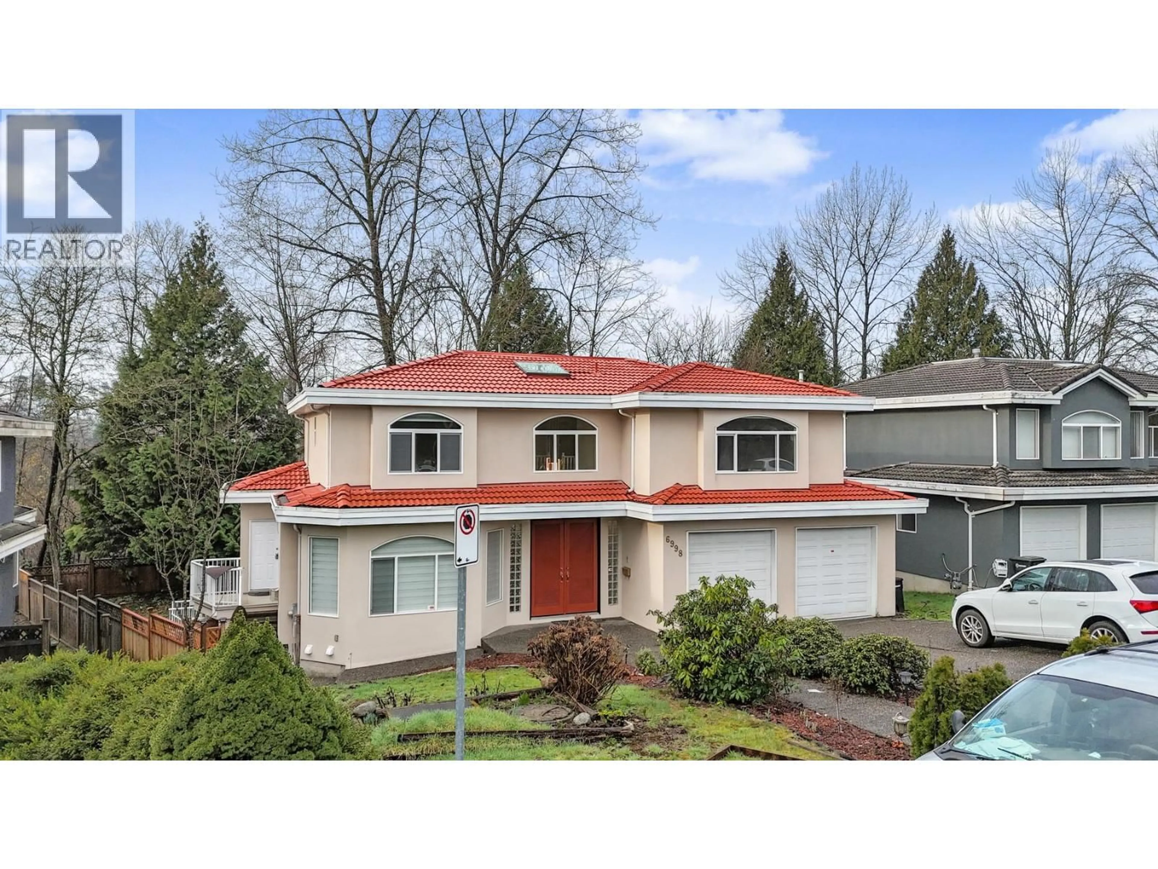 Home with vinyl exterior material, street for 6998 FIELDING COURT, Burnaby British Columbia V5A1Y5