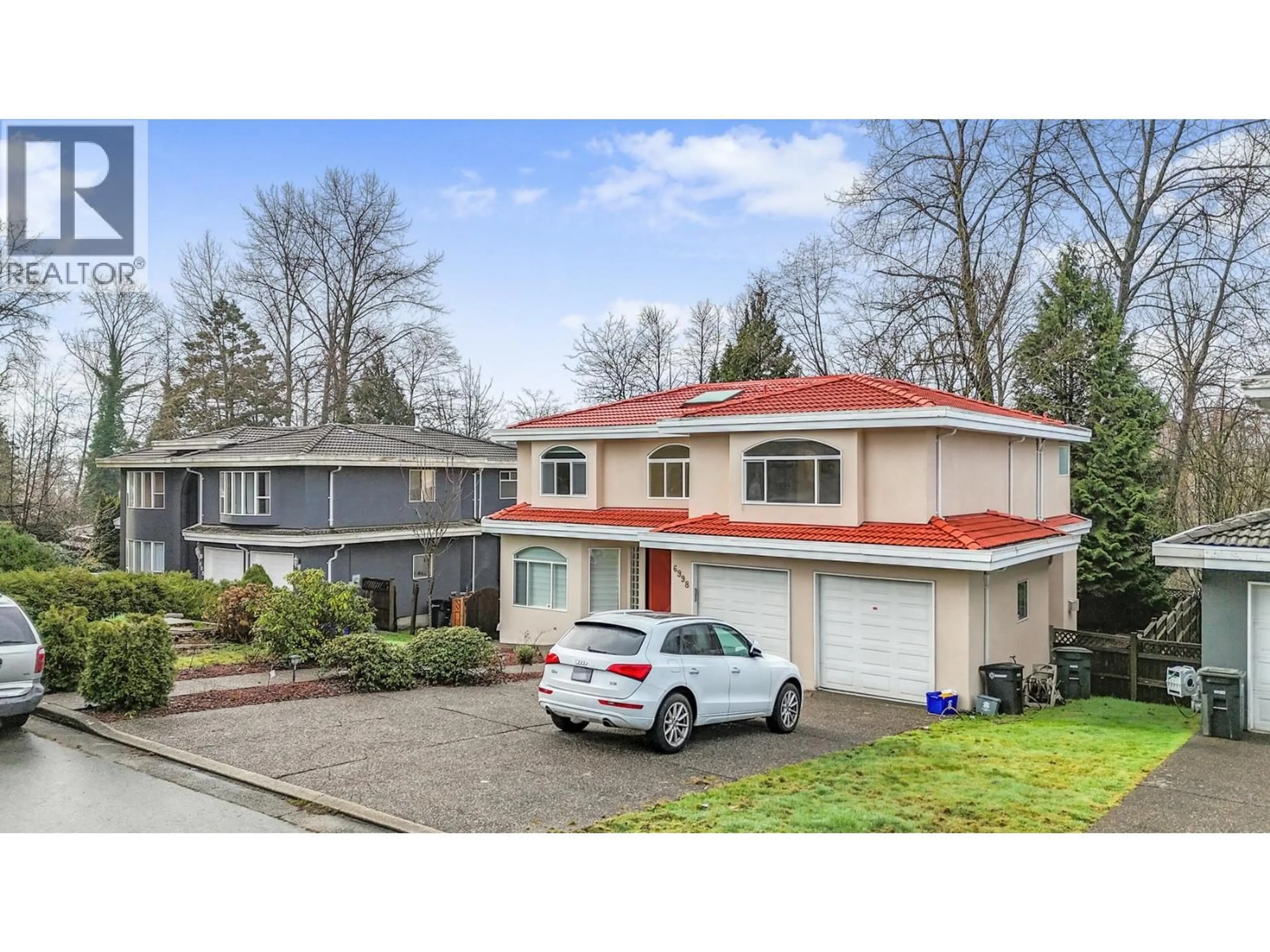 Home with vinyl exterior material, street for 6998 FIELDING COURT, Burnaby British Columbia V5A1Y5