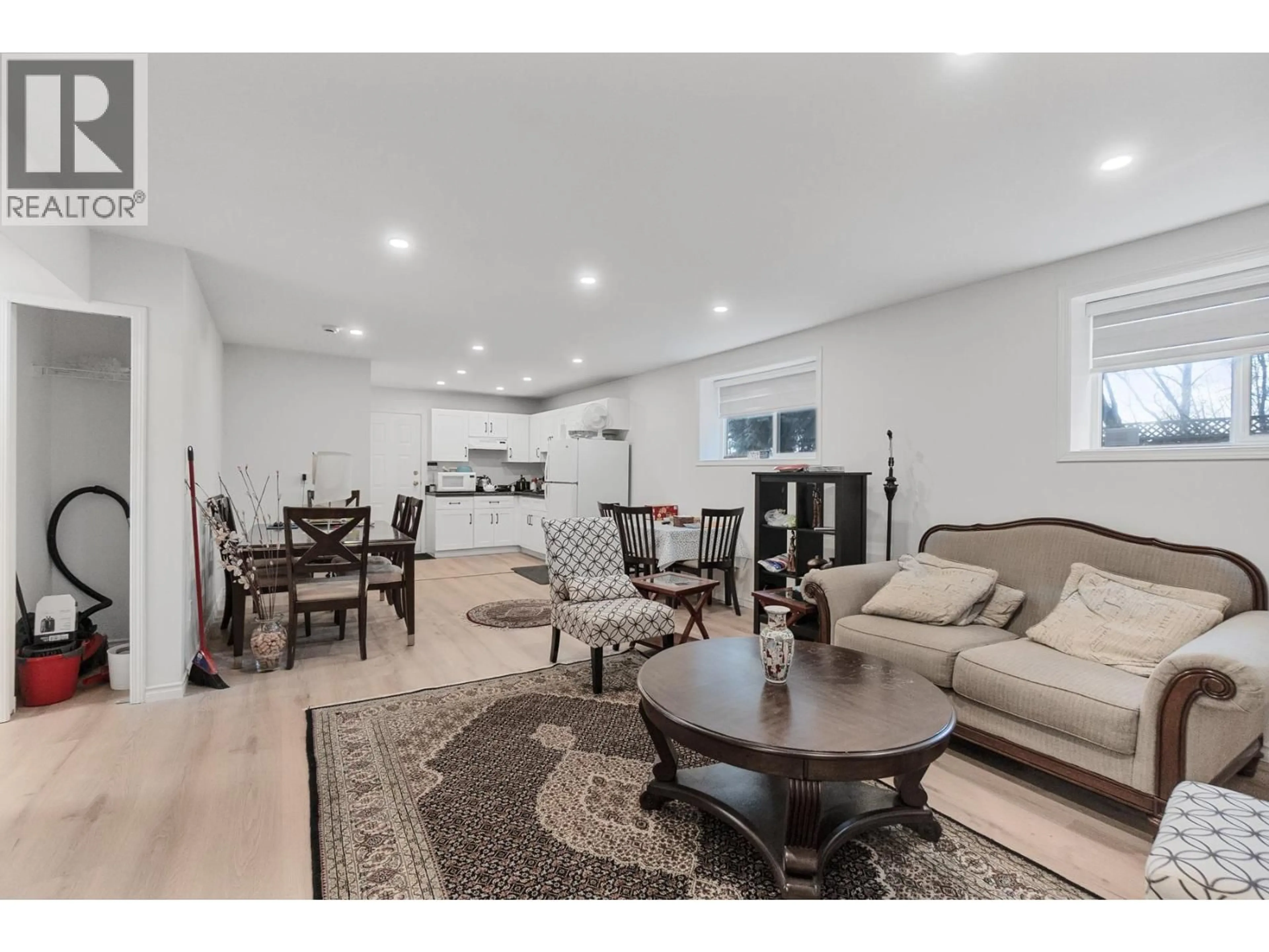 Living room with furniture, unknown for 6998 FIELDING COURT, Burnaby British Columbia V5A1Y5