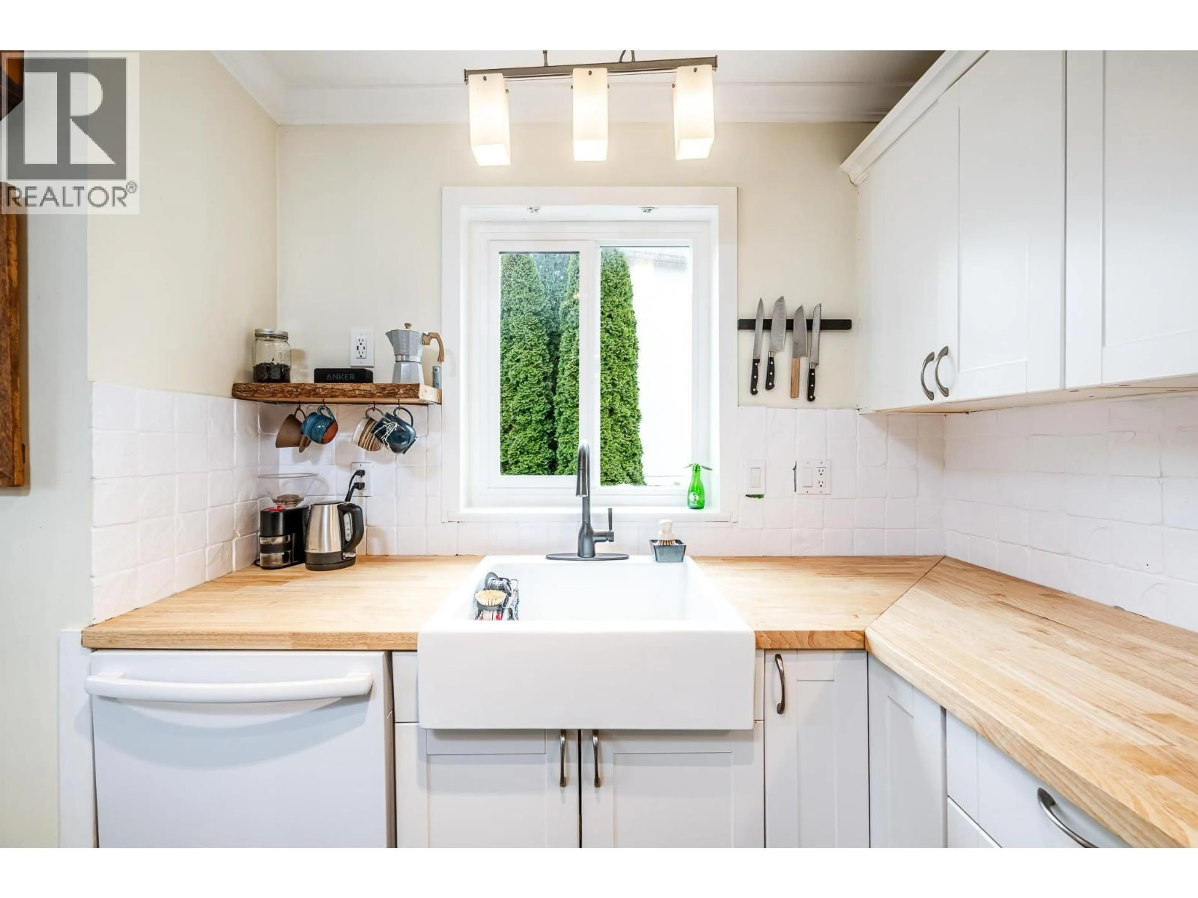 Standard kitchen, unknown for 1 - 38468 WILSON CRESCENT, Squamish British Columbia V8B0B8