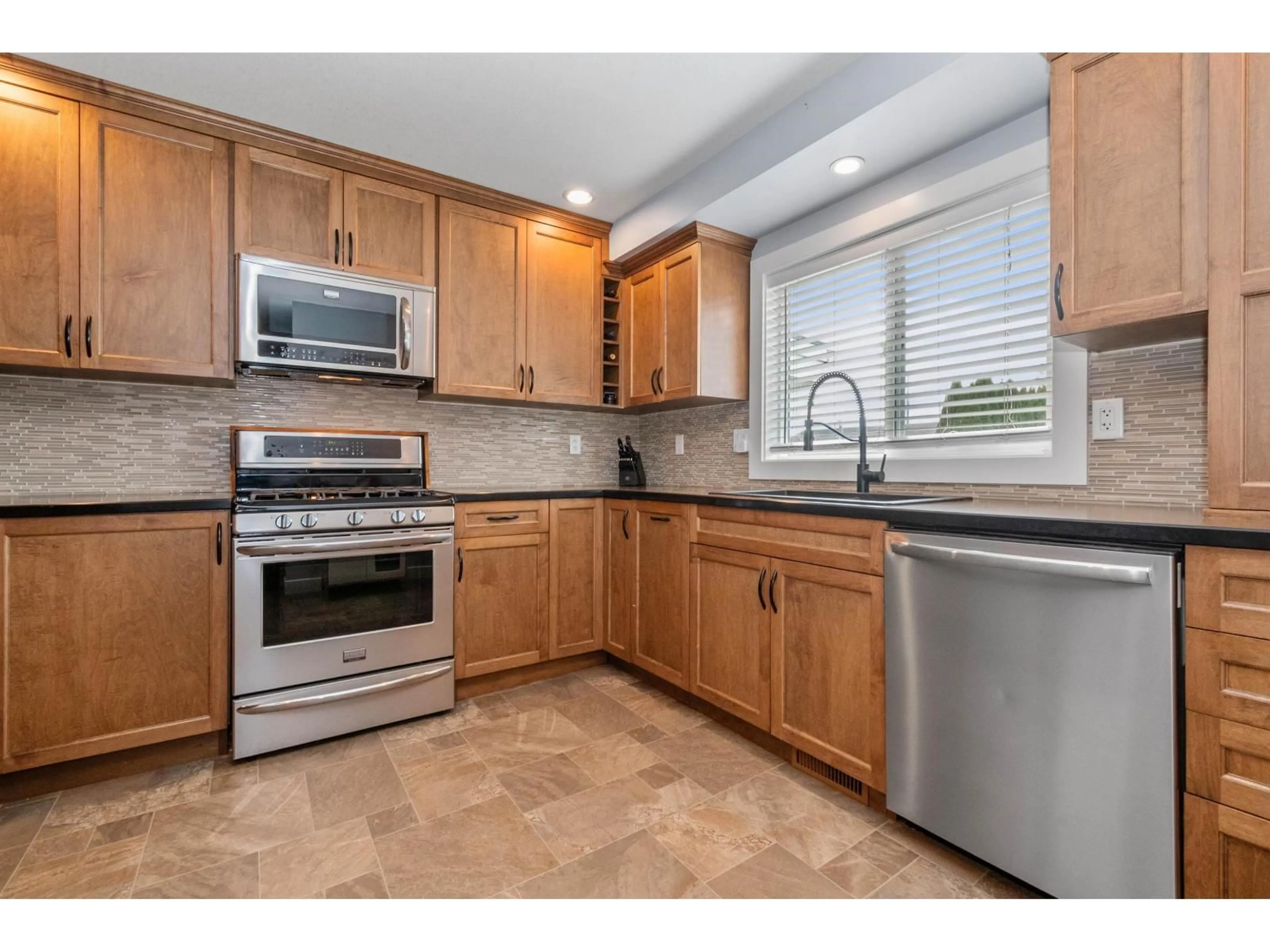 Standard kitchen, ceramic/tile floor for 9728 HEATHER STREET, Chilliwack British Columbia V2P5M6