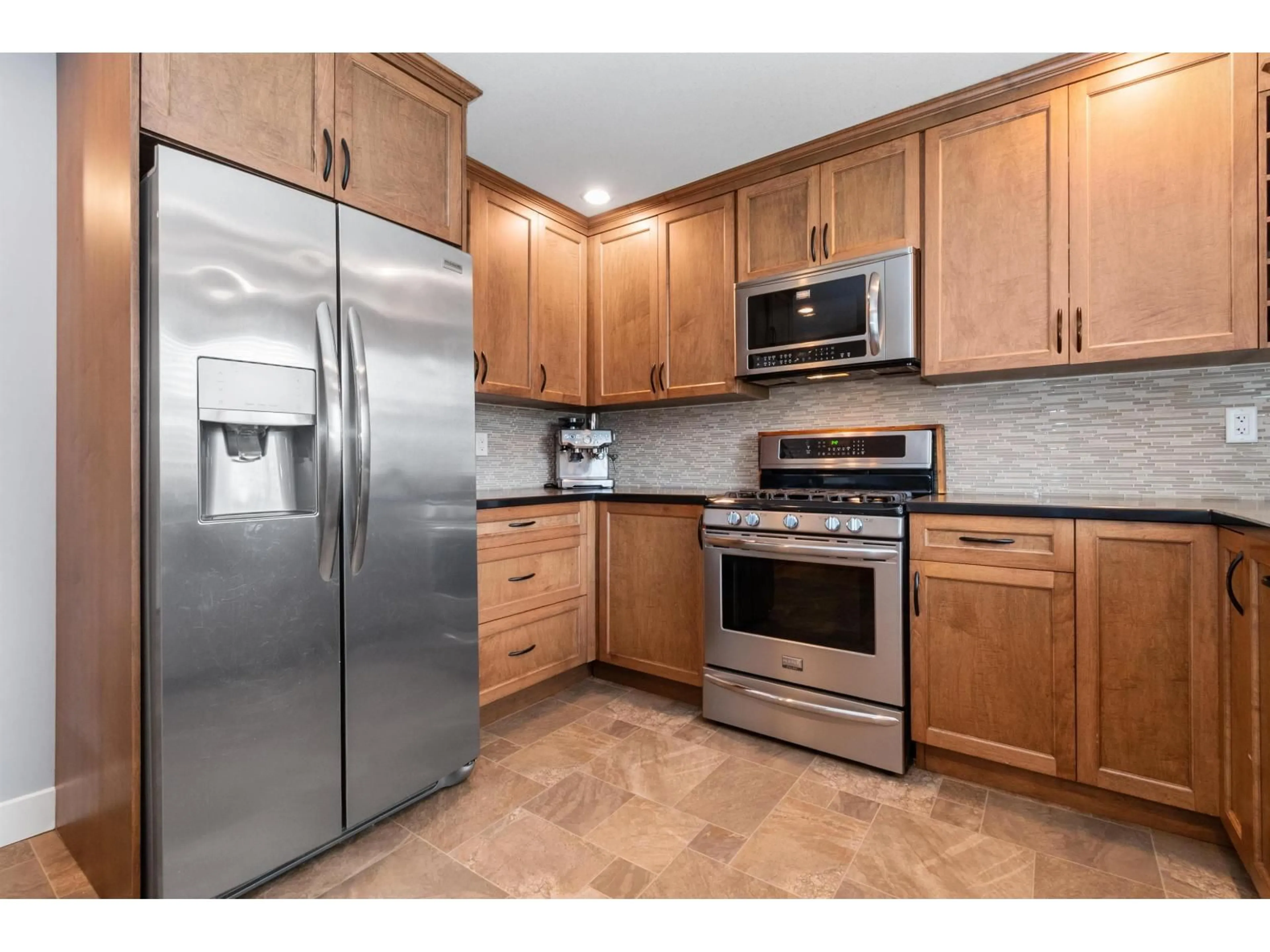 Standard kitchen, unknown for 9728 HEATHER STREET, Chilliwack British Columbia V2P5M6