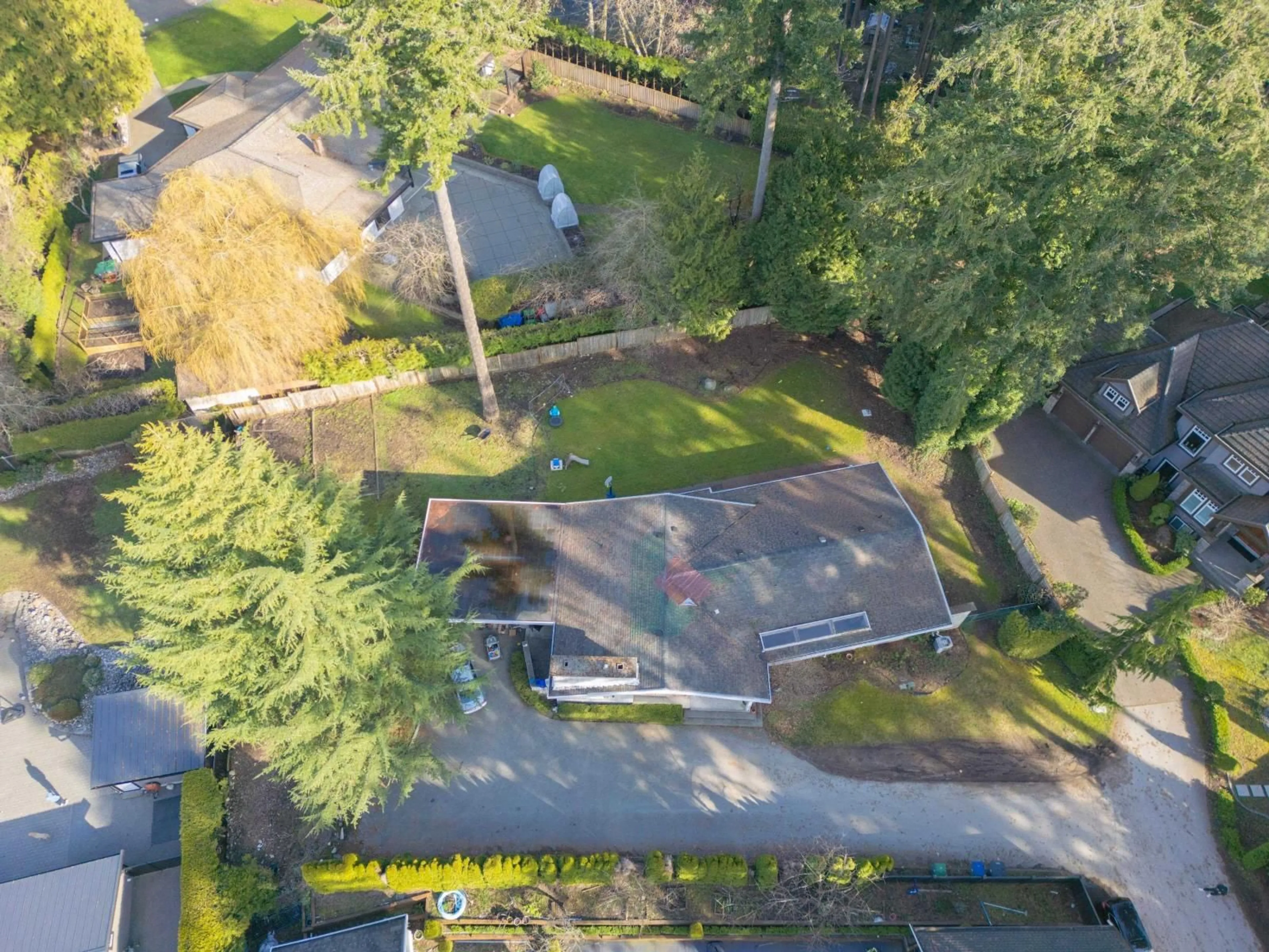 A pic from outside/outdoor area/front of a property/back of a property/a pic from drone, street for 2644 140 STREET, Surrey British Columbia V4P2C7