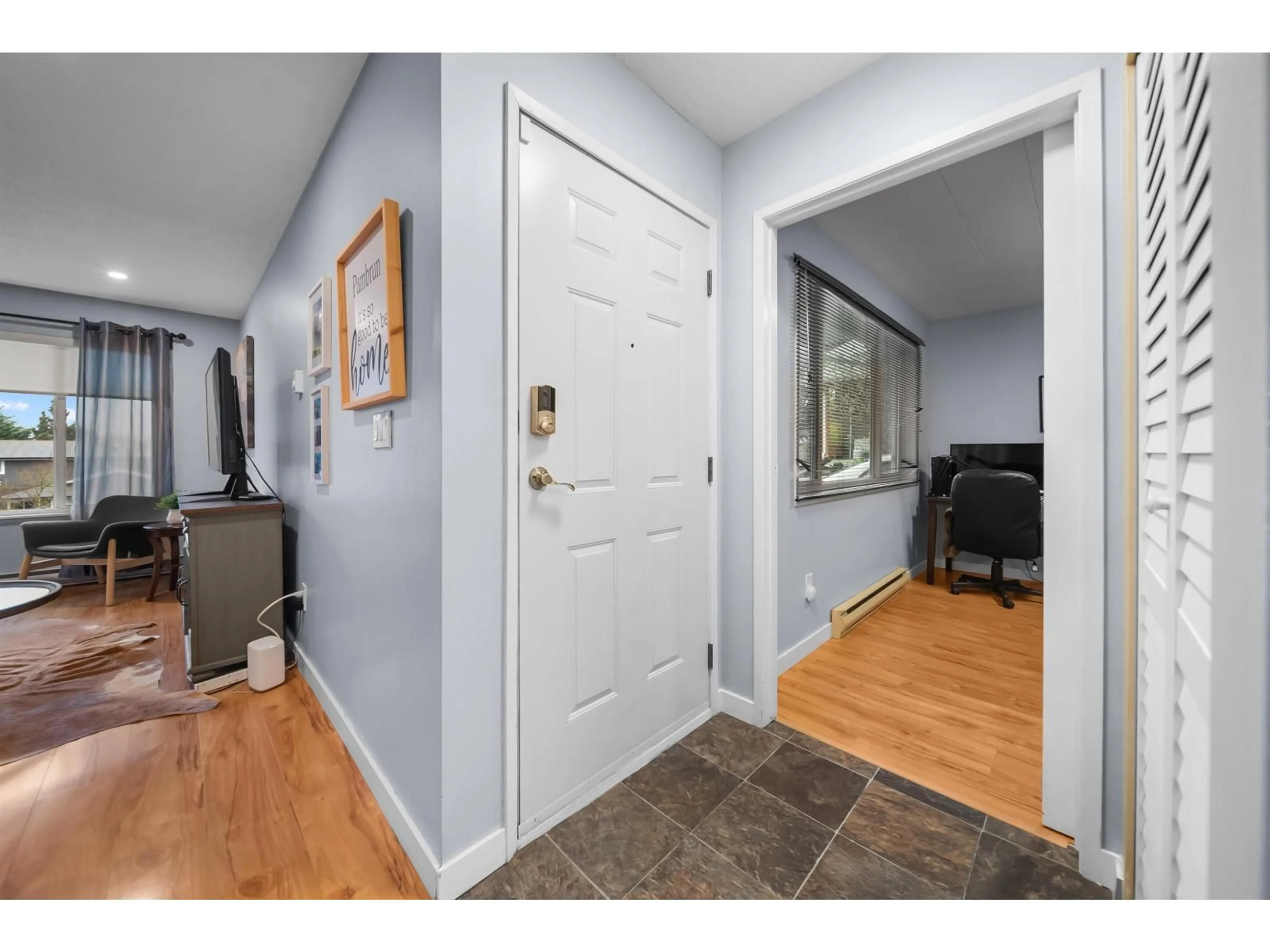 Indoor entryway for 2731 SANDON DRIVE, Abbotsford British Columbia V2S7J3