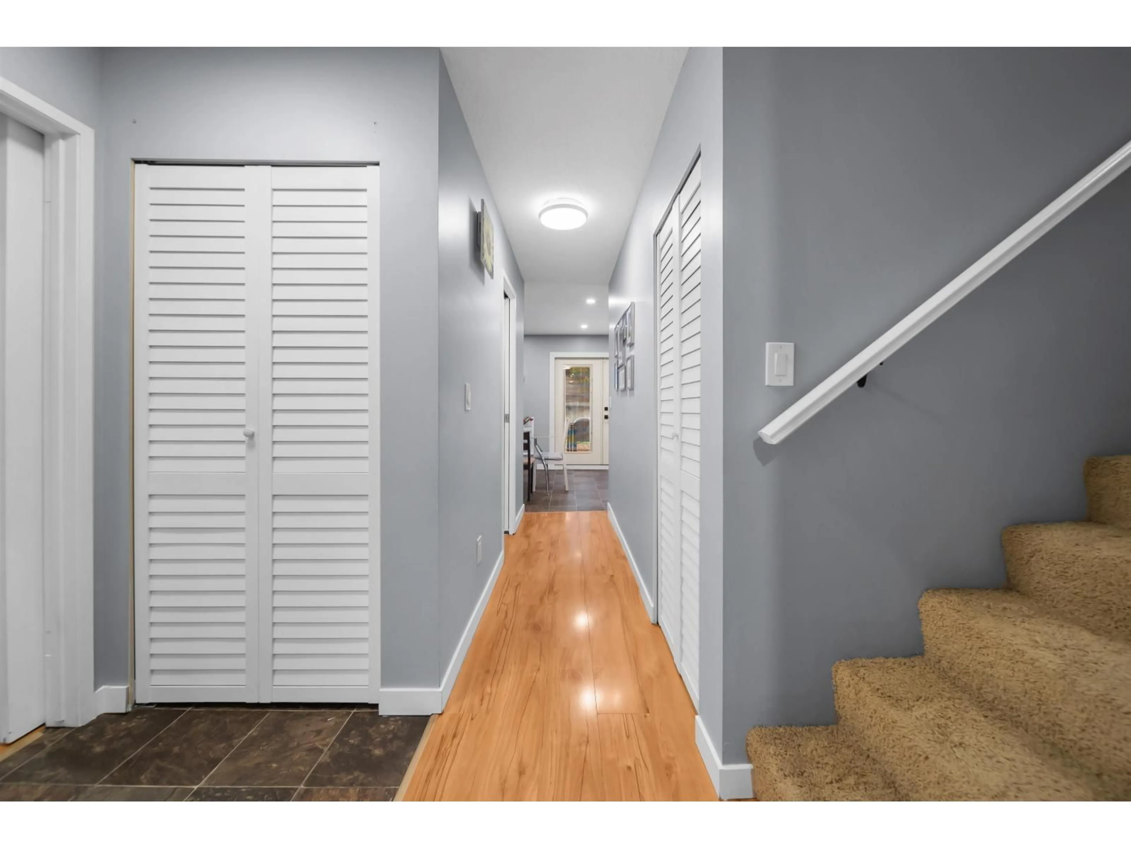 Indoor entryway for 2731 SANDON DRIVE, Abbotsford British Columbia V2S7J3