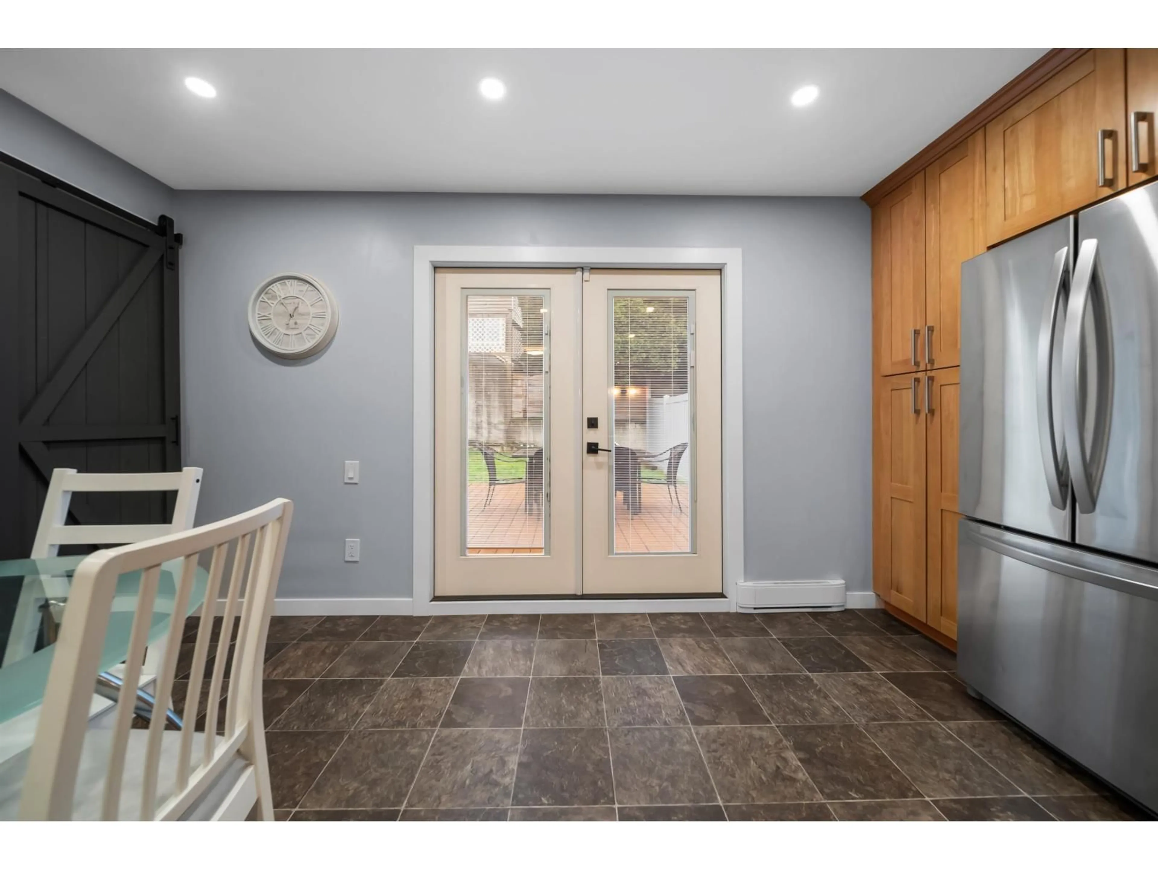 Indoor entryway for 2731 SANDON DRIVE, Abbotsford British Columbia V2S7J3