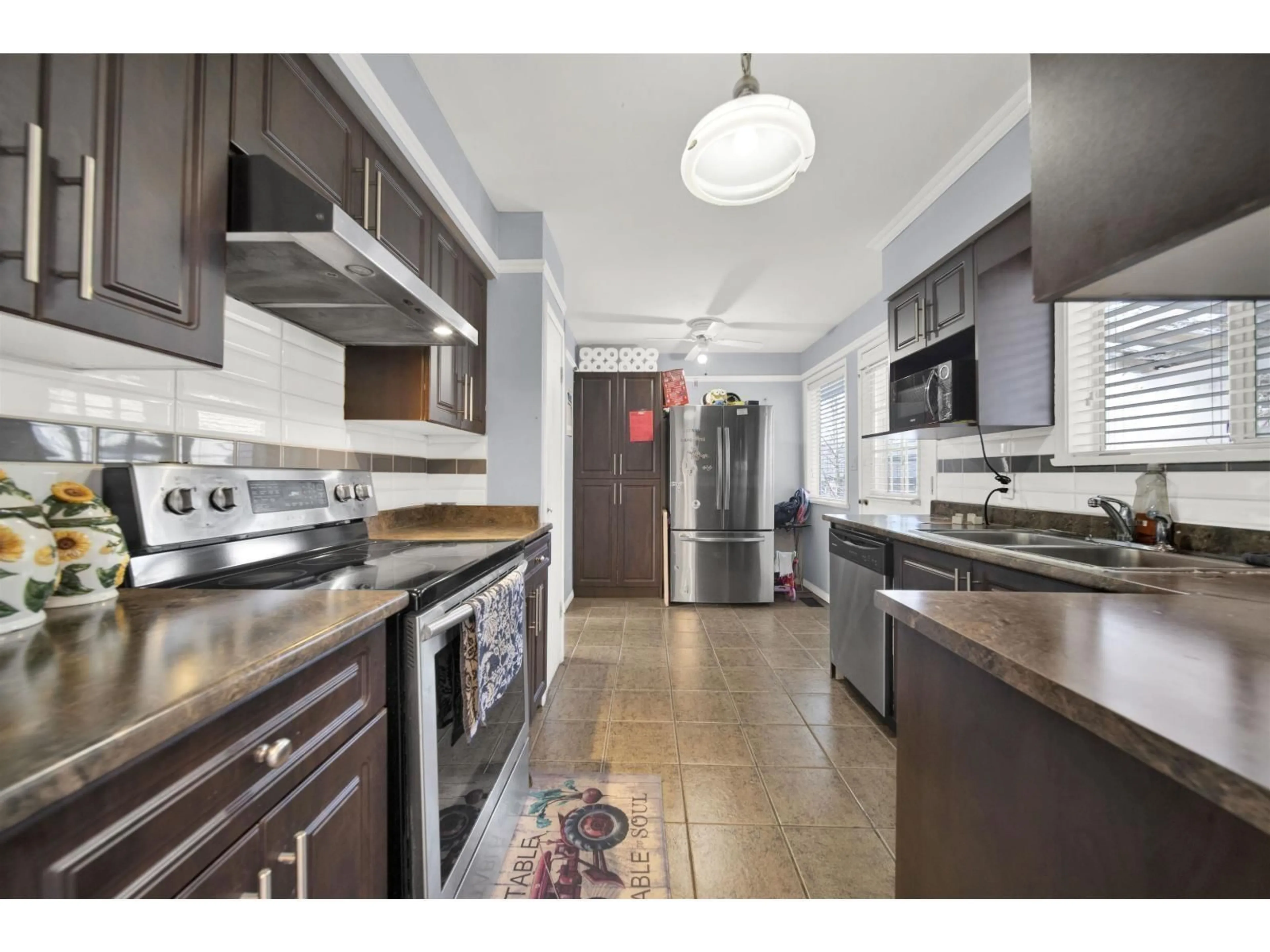 Standard kitchen, ceramic/tile floor for 12627 58 AVENUE, Surrey British Columbia V3X2P5