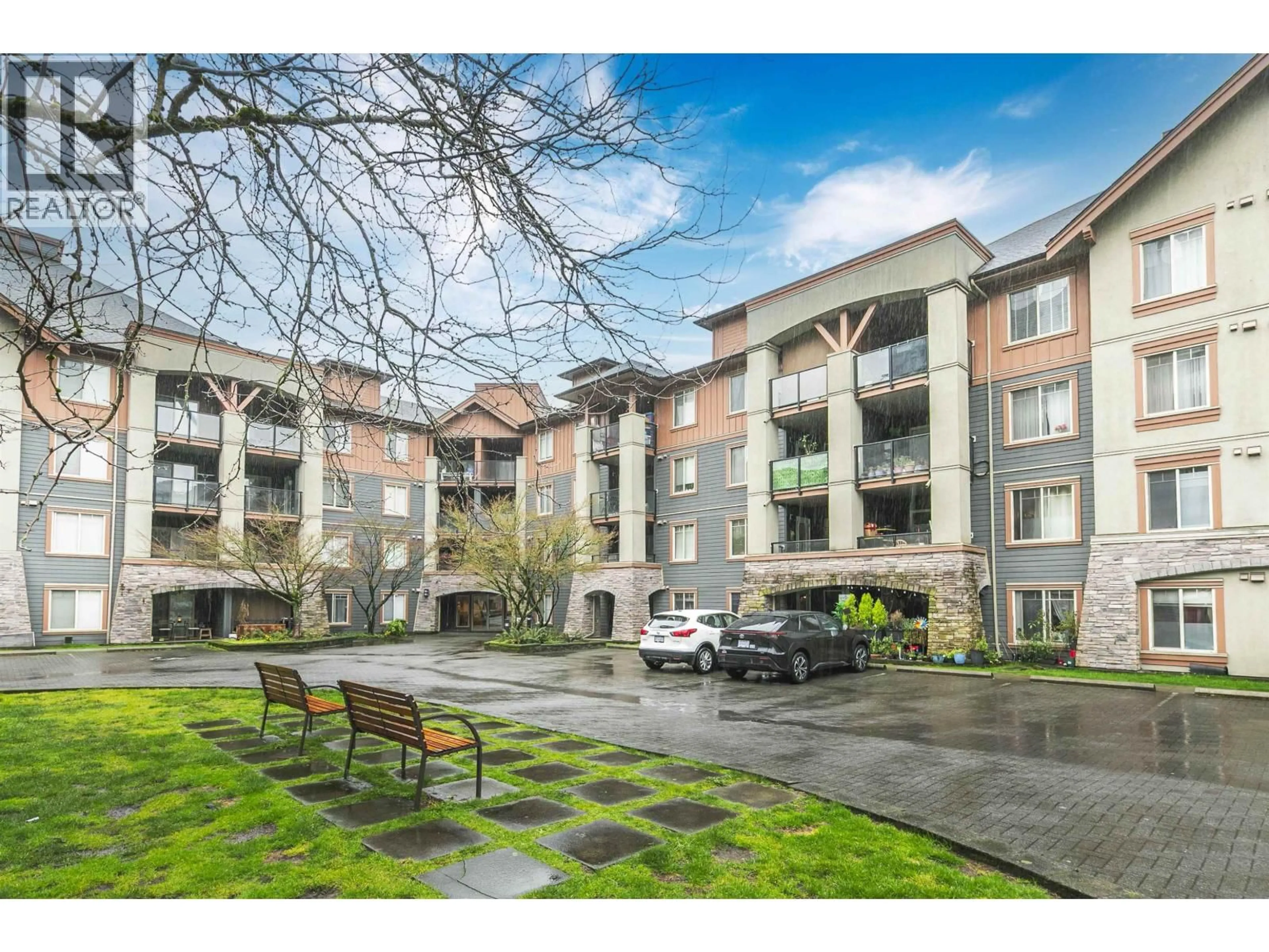 A pic from outside/outdoor area/front of a property/back of a property/a pic from drone, street for 3113 - 240 SHERBROOKE STREET, New Westminster British Columbia V3L0A4