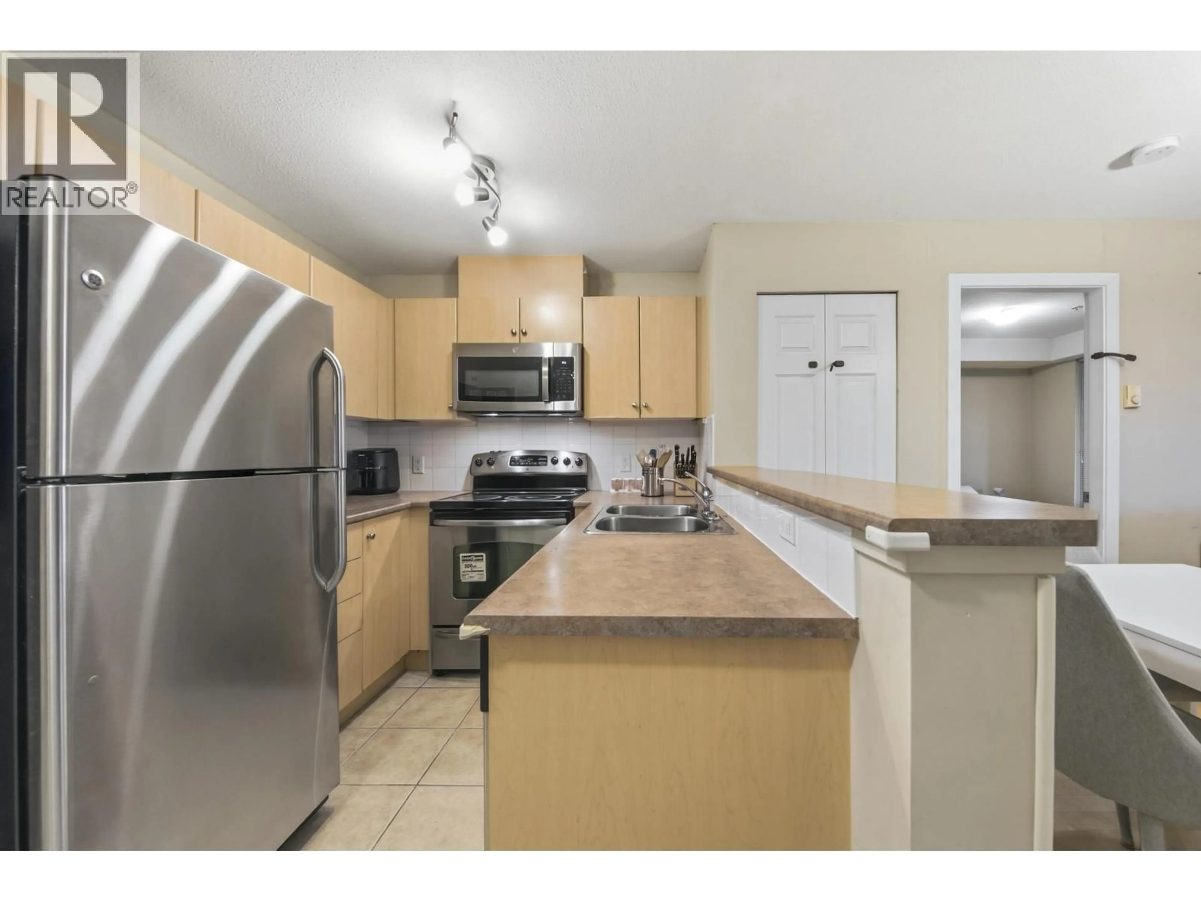 Standard kitchen, unknown for 3113 - 240 SHERBROOKE STREET, New Westminster British Columbia V3L0A4