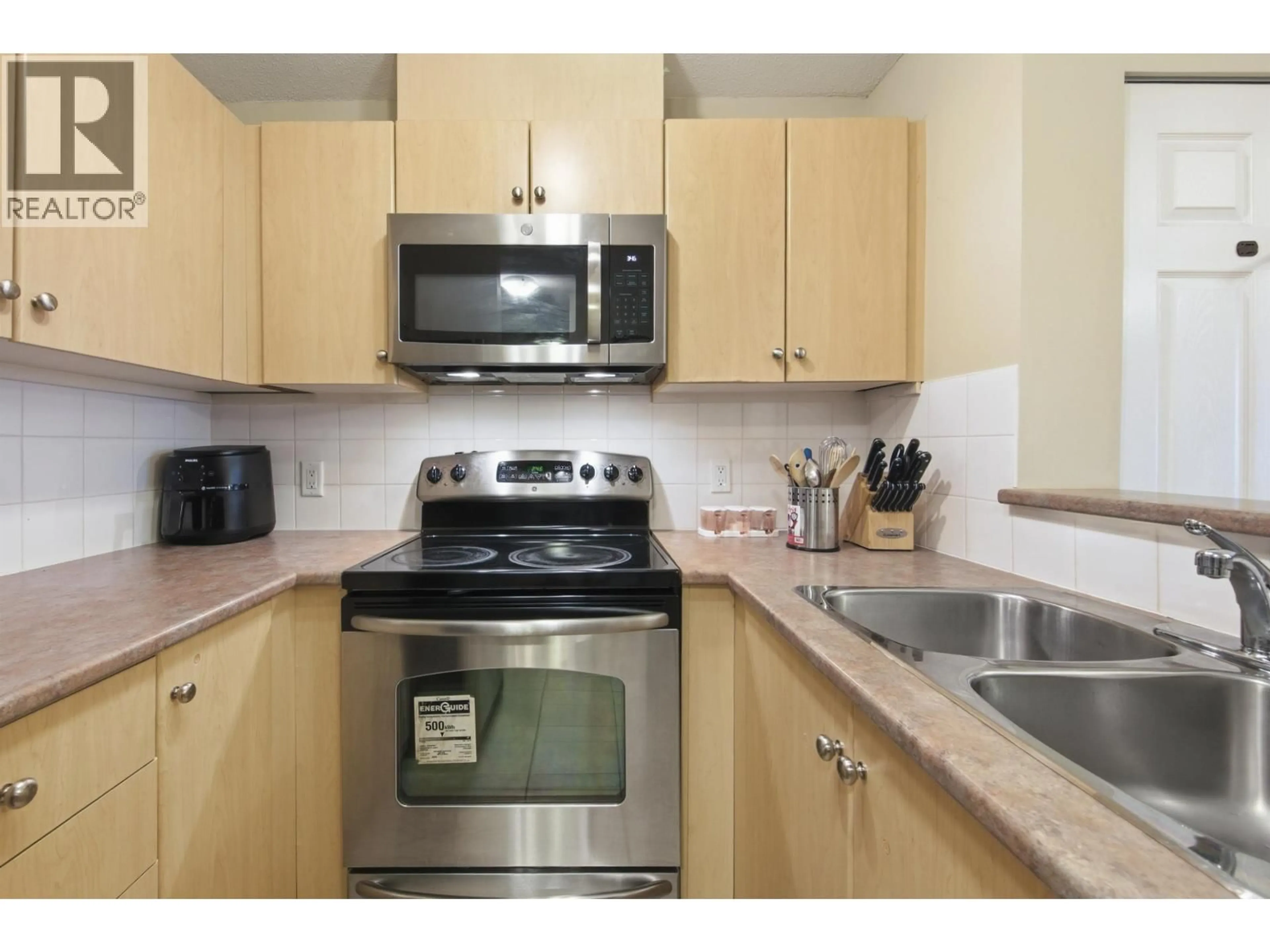 Standard kitchen, unknown for 3113 - 240 SHERBROOKE STREET, New Westminster British Columbia V3L0A4