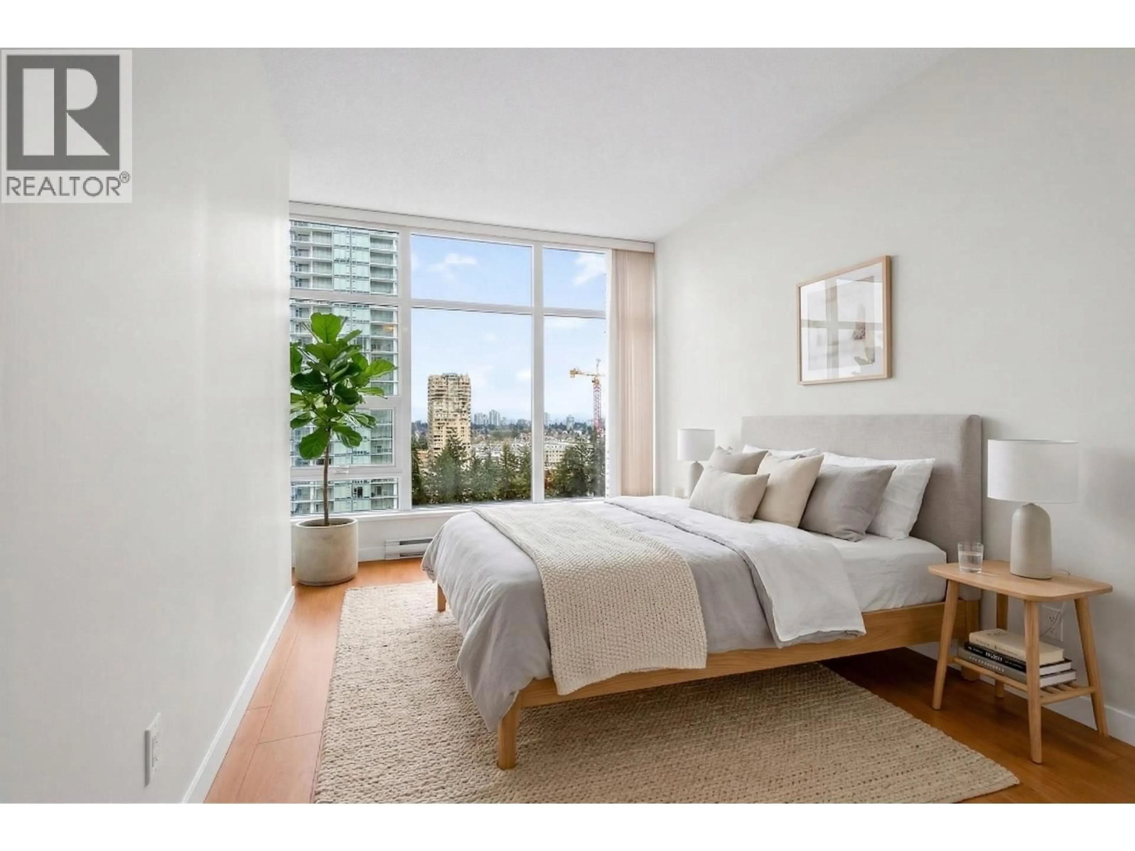 Bedroom with bed, unknown for 2005 - 4880 BENNETT STREET, Burnaby British Columbia V5H0C1