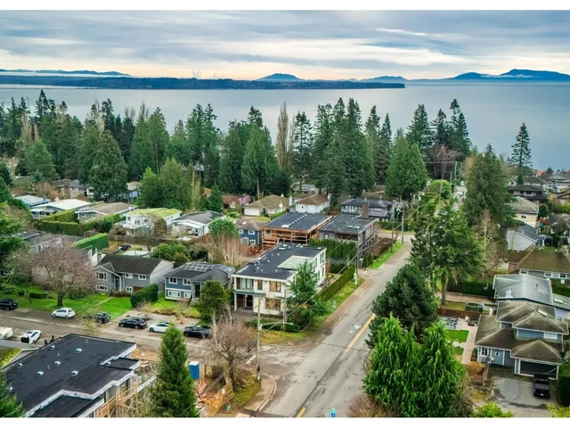 13600 BLACKBURN AVENUE, White Rock 3