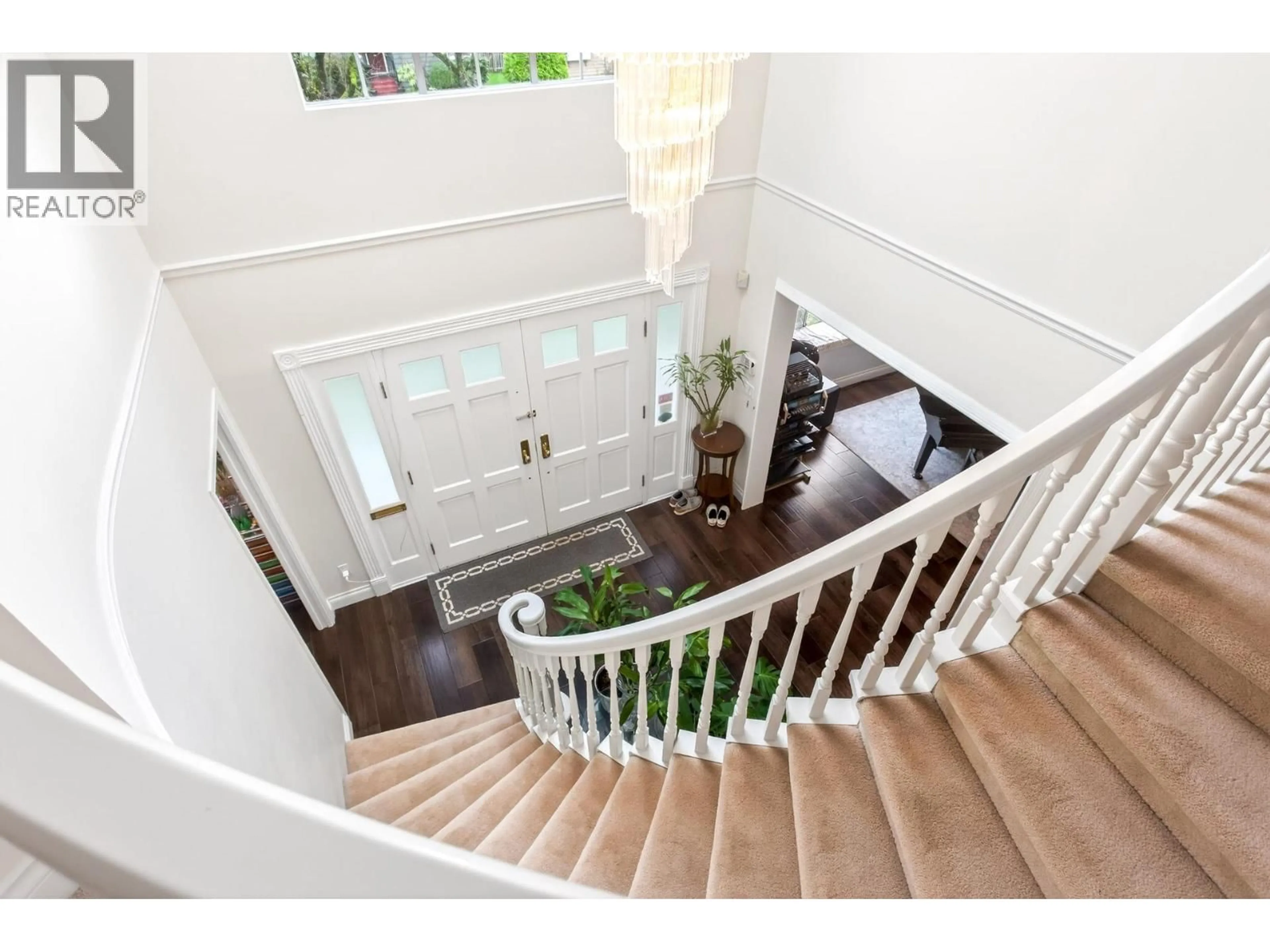 Indoor foyer for 1563 59TH AVENUE, Vancouver British Columbia V6P1Z1