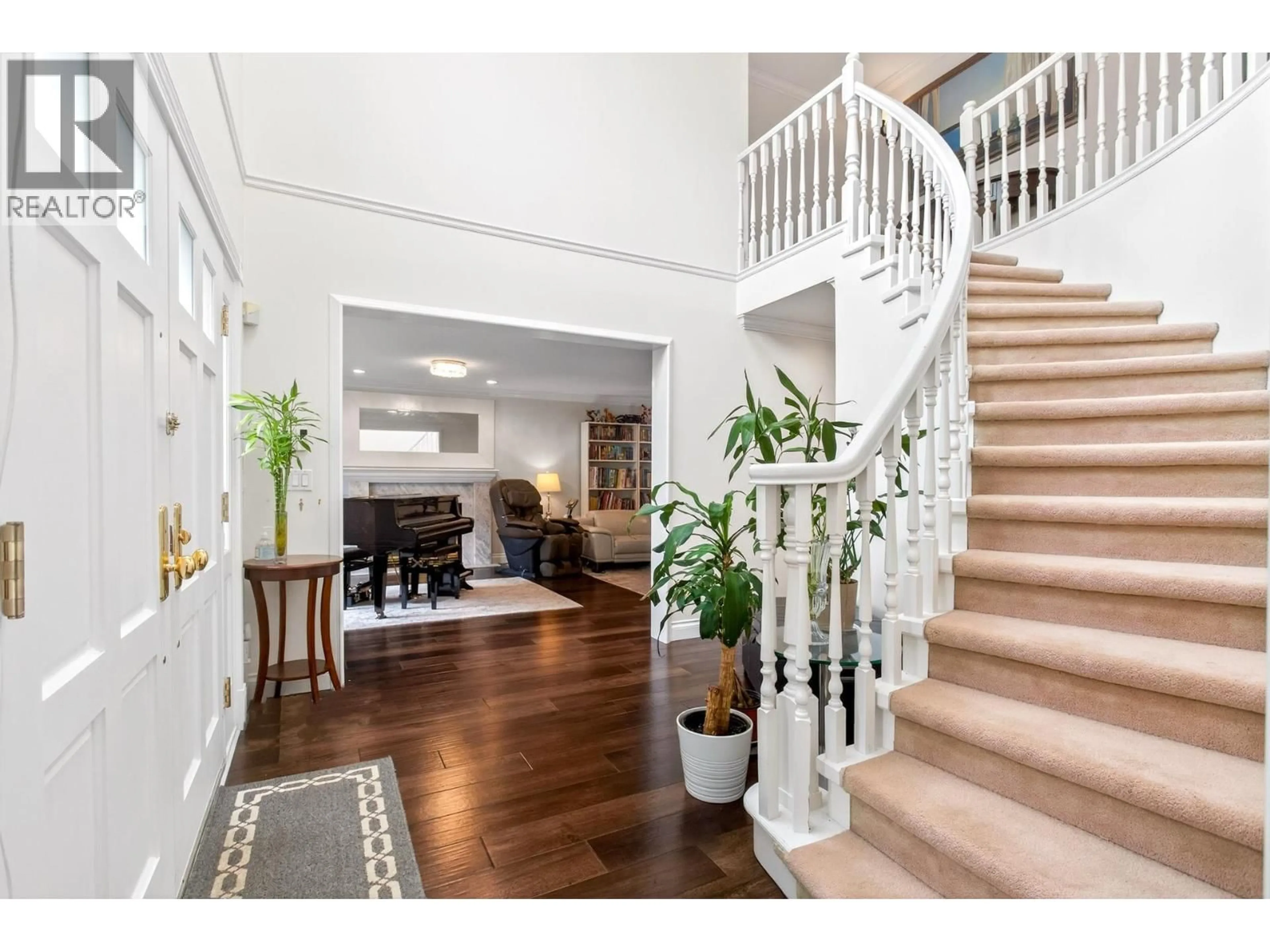 Indoor foyer for 1563 59TH AVENUE, Vancouver British Columbia V6P1Z1