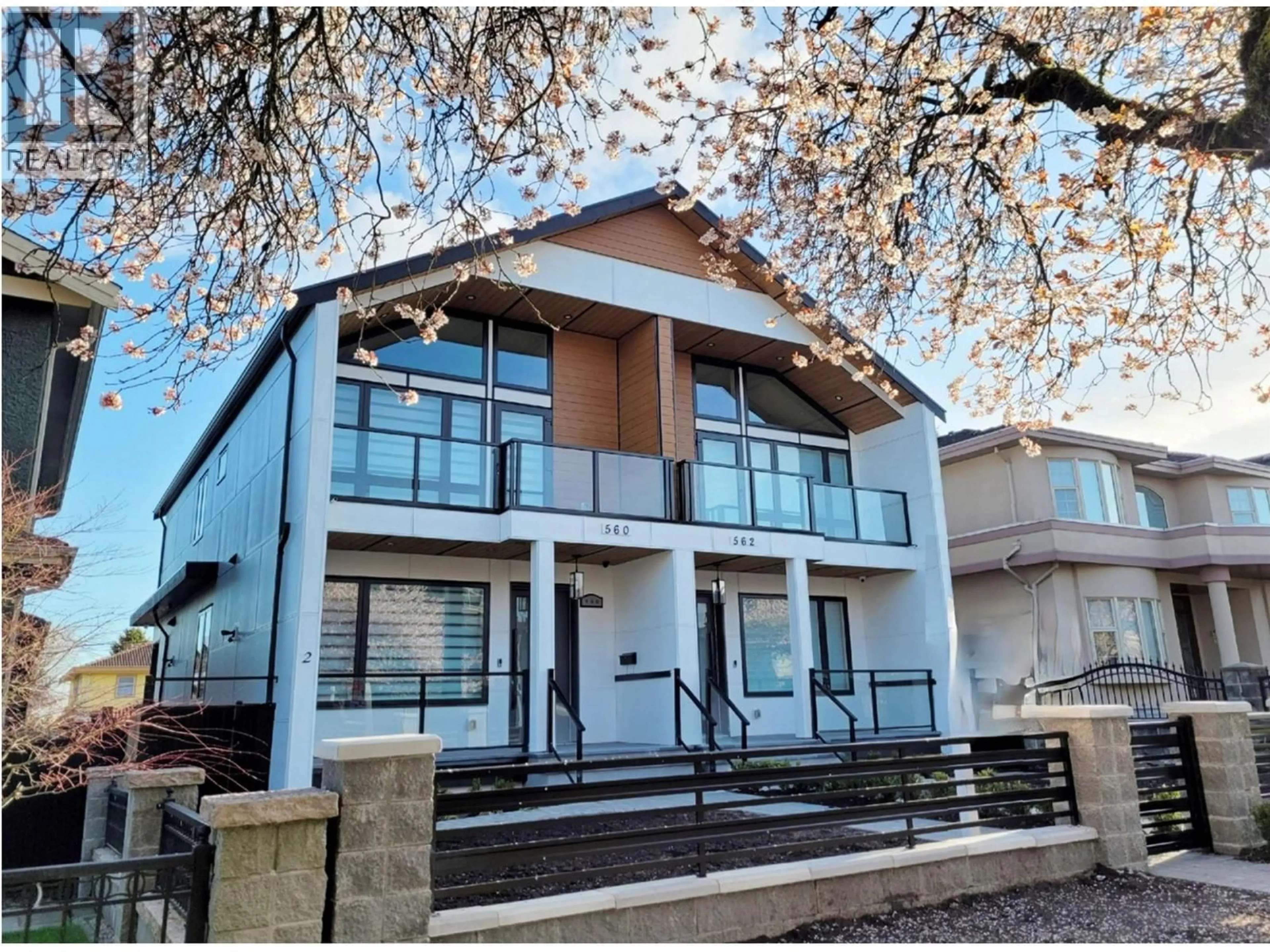 Home with vinyl exterior material, street for 1 - 560 63RD AVENUE, Vancouver British Columbia V6P2G8