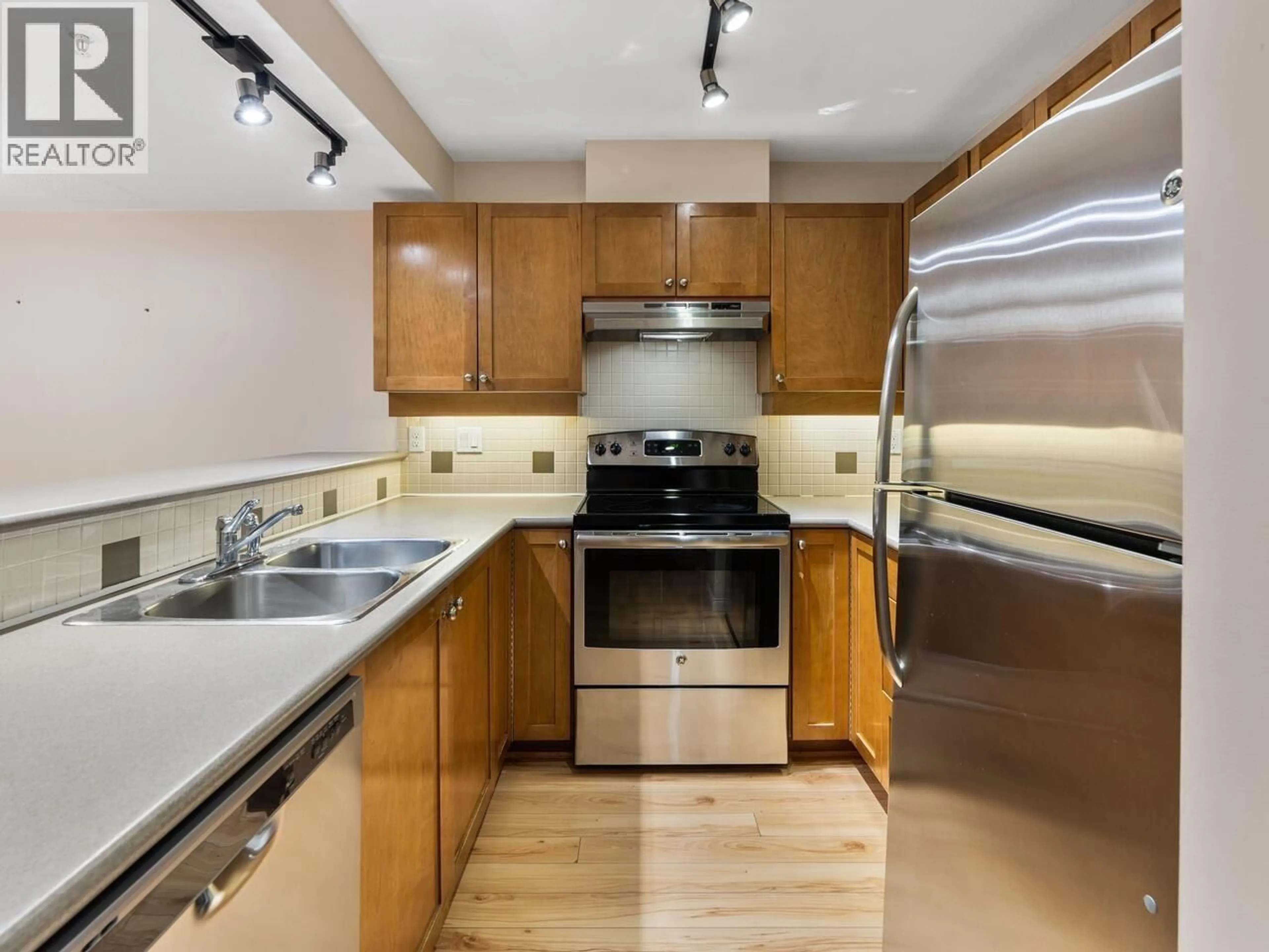 Standard kitchen, unknown for 8 - 2375 BROADWAY STREET, Vancouver British Columbia V6K2E6