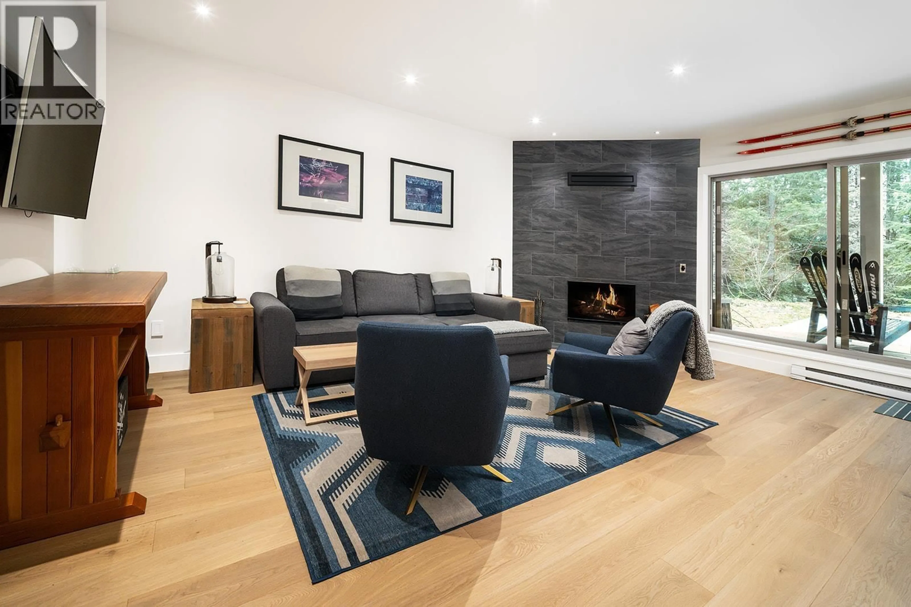 Living room with furniture, unknown for 3114 ST MORITZ CRESCENT, Whistler British Columbia V8E0V8