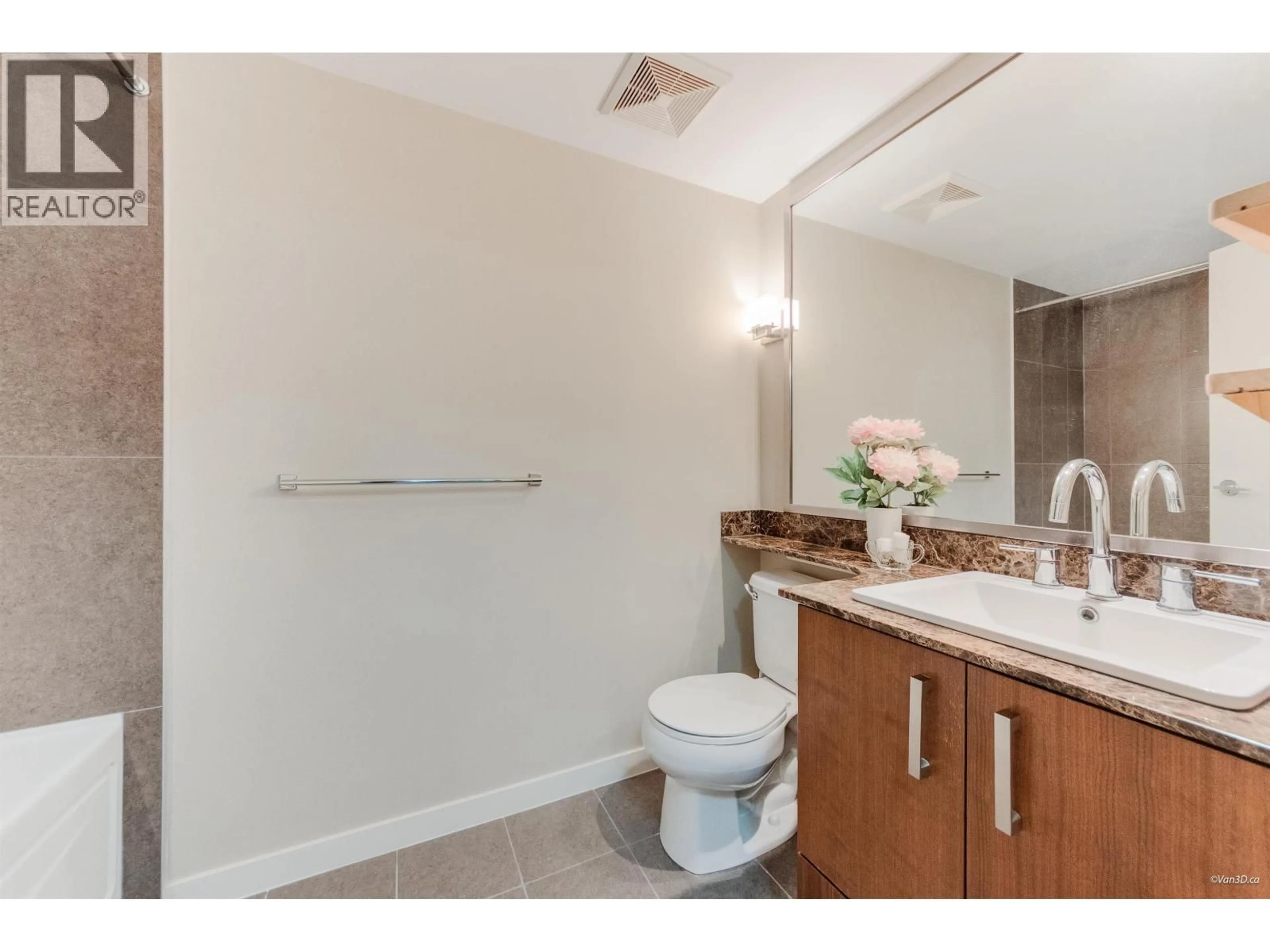 Standard bathroom, unknown for 318 - 5775 IRMIN STREET, Burnaby British Columbia V5J0C3