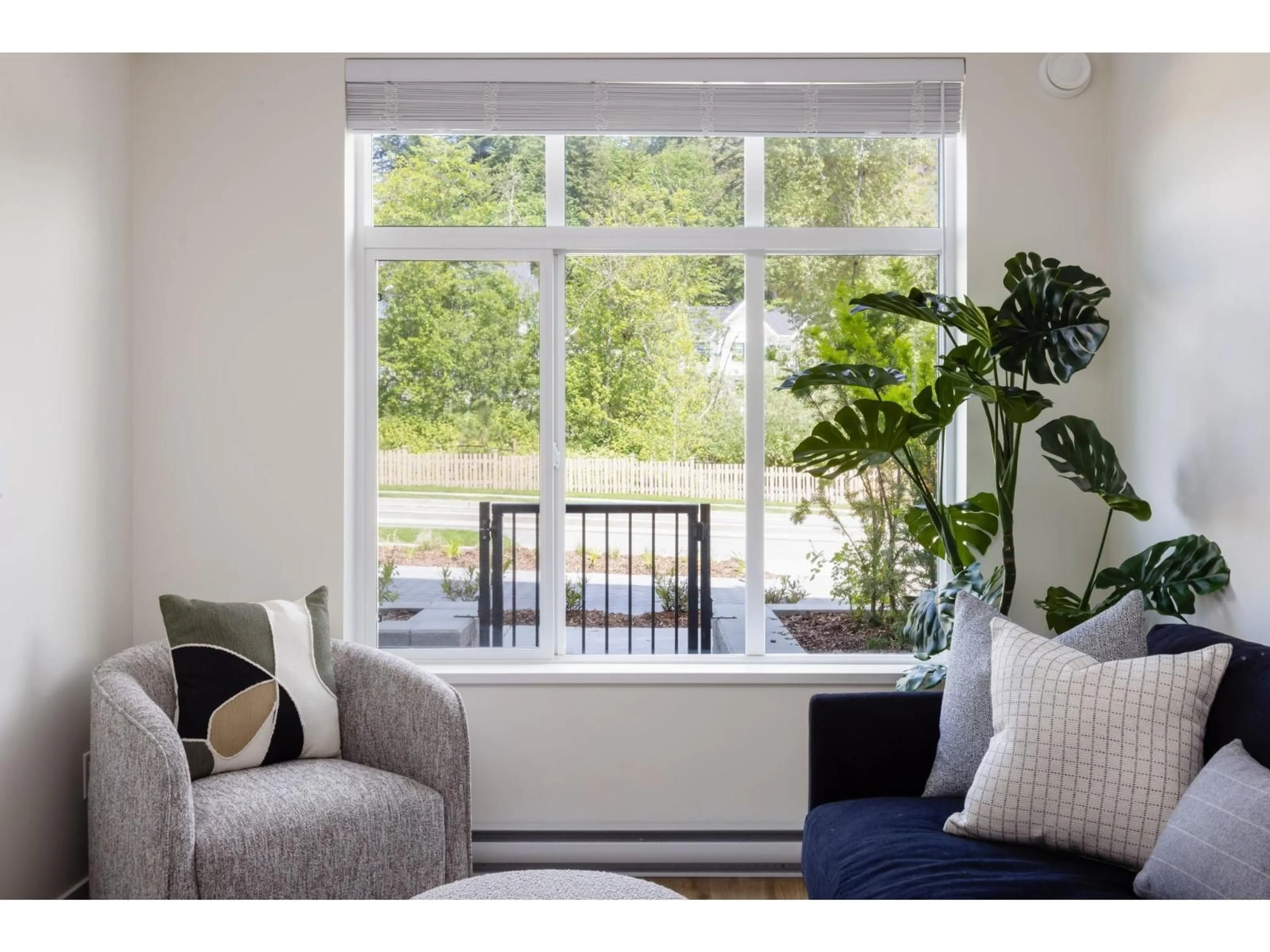 Living room with furniture, unknown for 102 - 33920 BEST AVENUE, Mission British Columbia V2V0L9