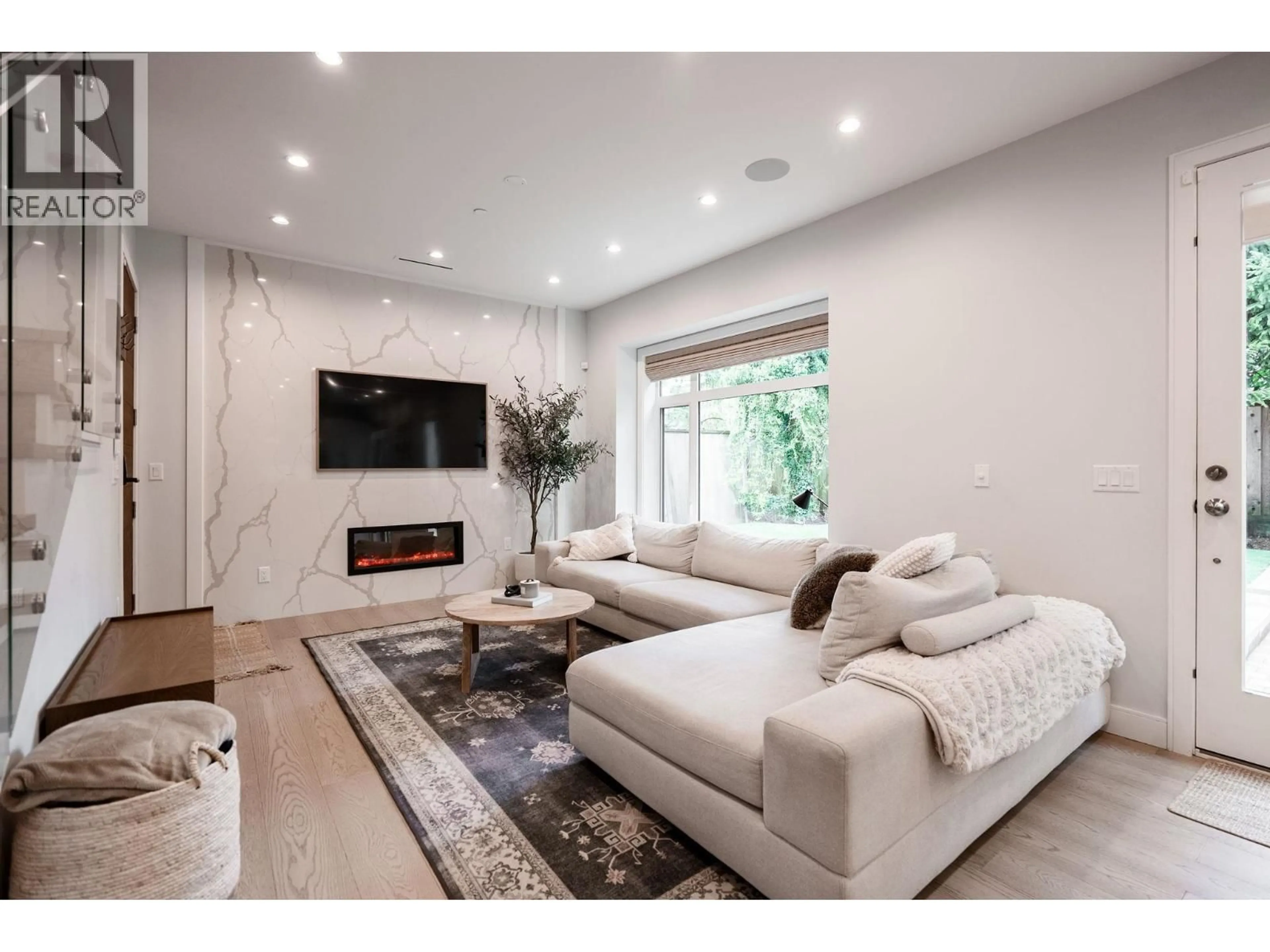 Unknown for 3337 40TH AVENUE, Vancouver British Columbia V6N3B5