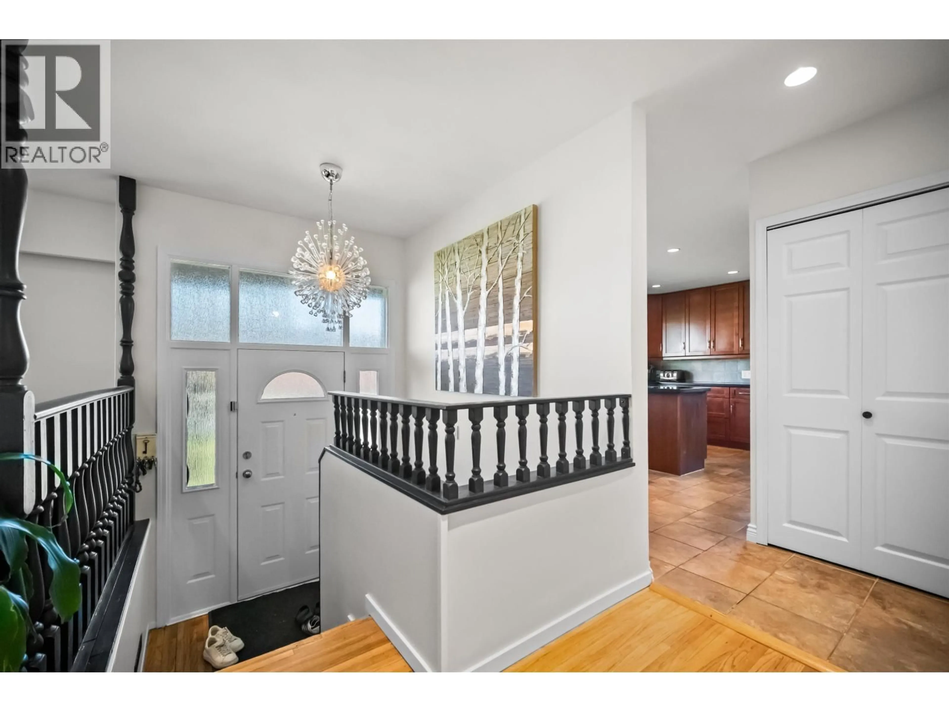 Indoor entryway for 36 MOUNT ROYAL DRIVE, Port Moody British Columbia V3H1P6