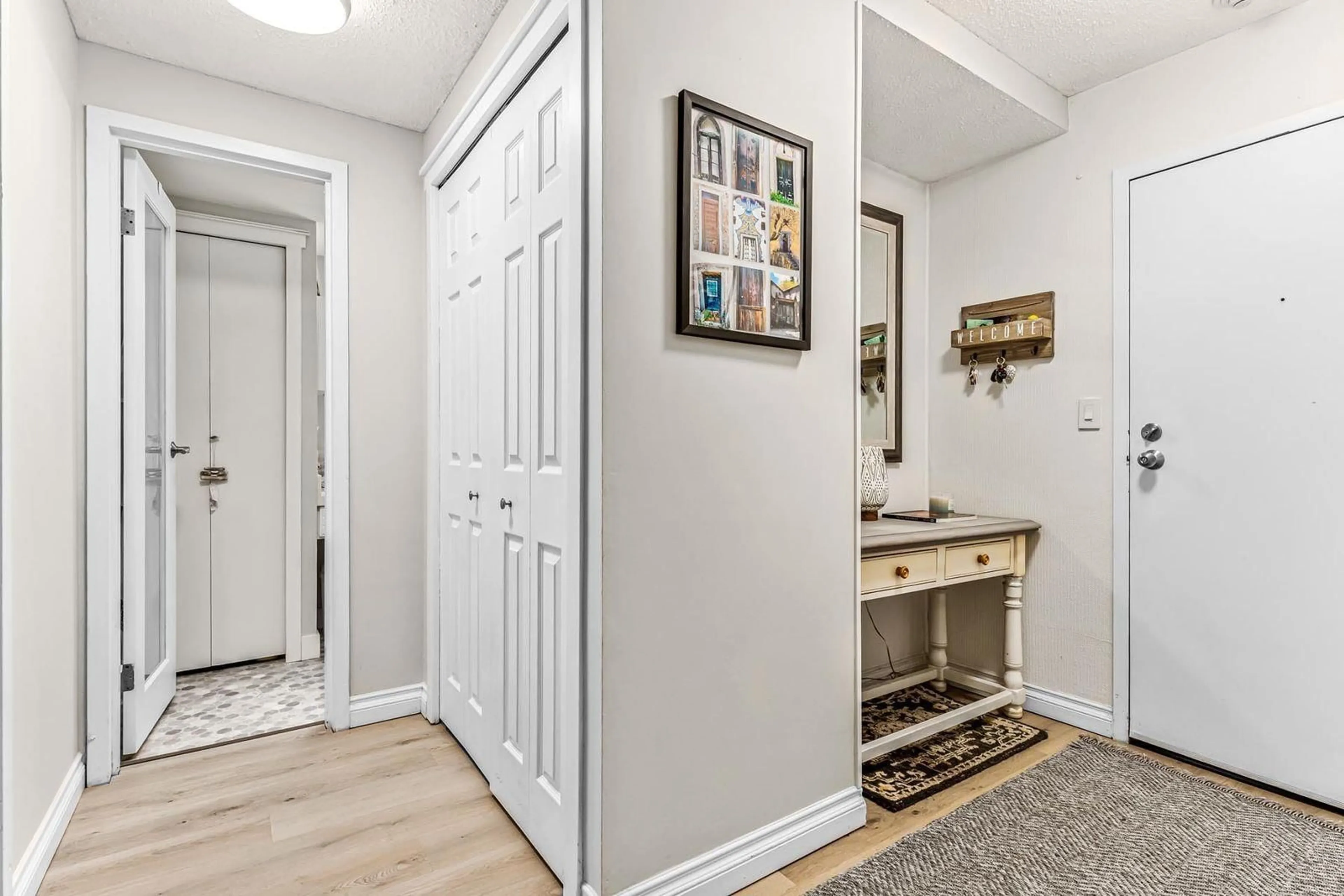 Indoor entryway for 103 - 1555 FIR STREET, White Rock British Columbia V4B4B6