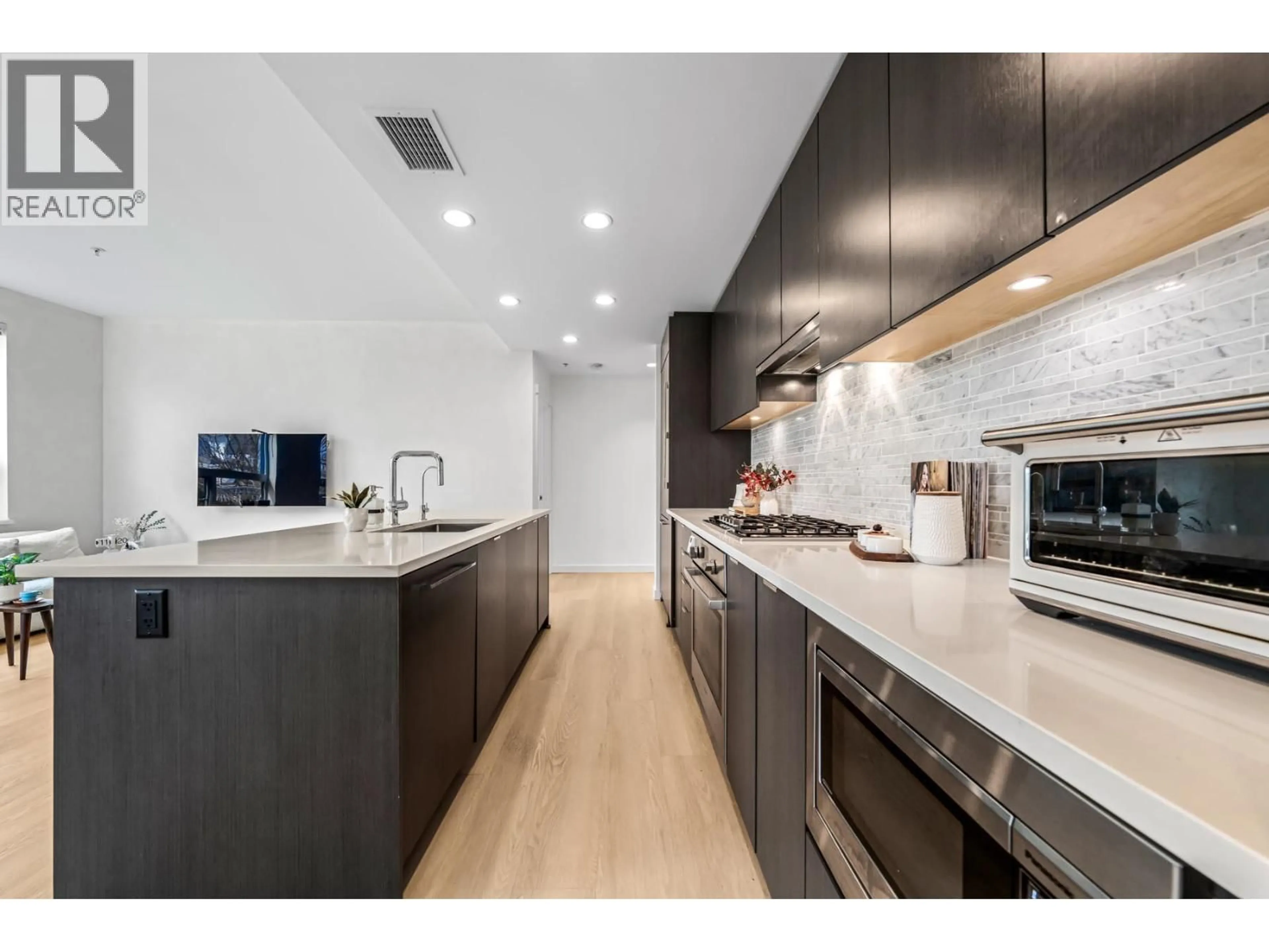 Contemporary kitchen, unknown for 114 - 9233 ODLIN ROAD, Richmond British Columbia V6X0V4