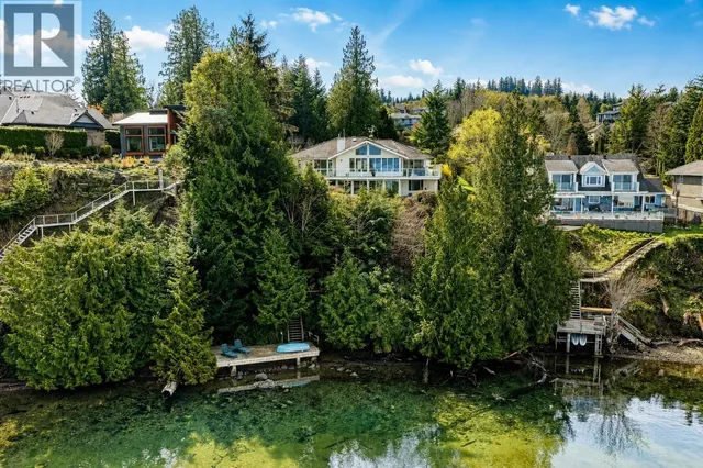6484 GALE AVENUE, Sechelt 3