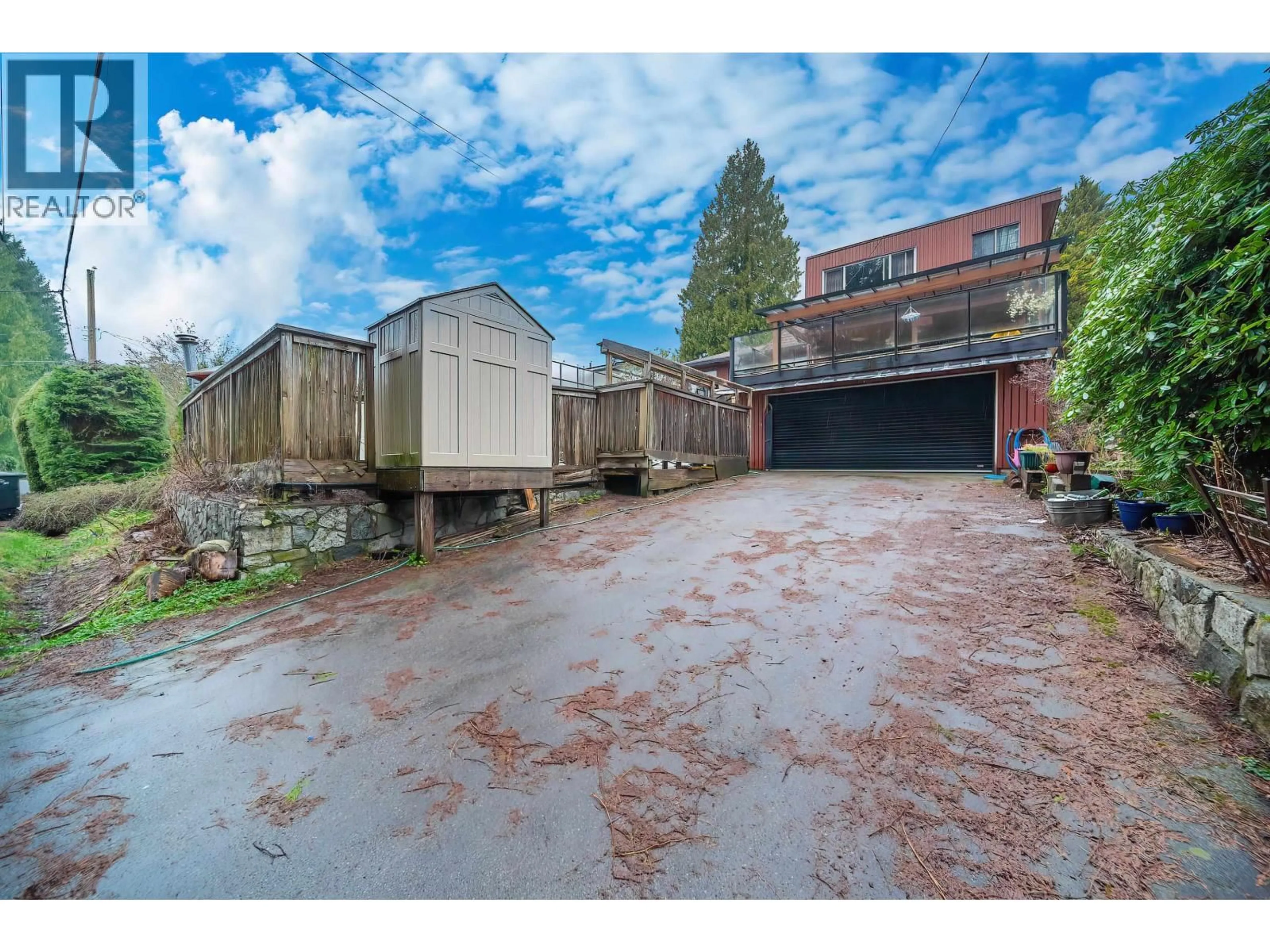 A pic from outside/outdoor area/front of a property/back of a property/a pic from drone, street for 5734 EGLINTON STREET, Burnaby British Columbia V5G2B6