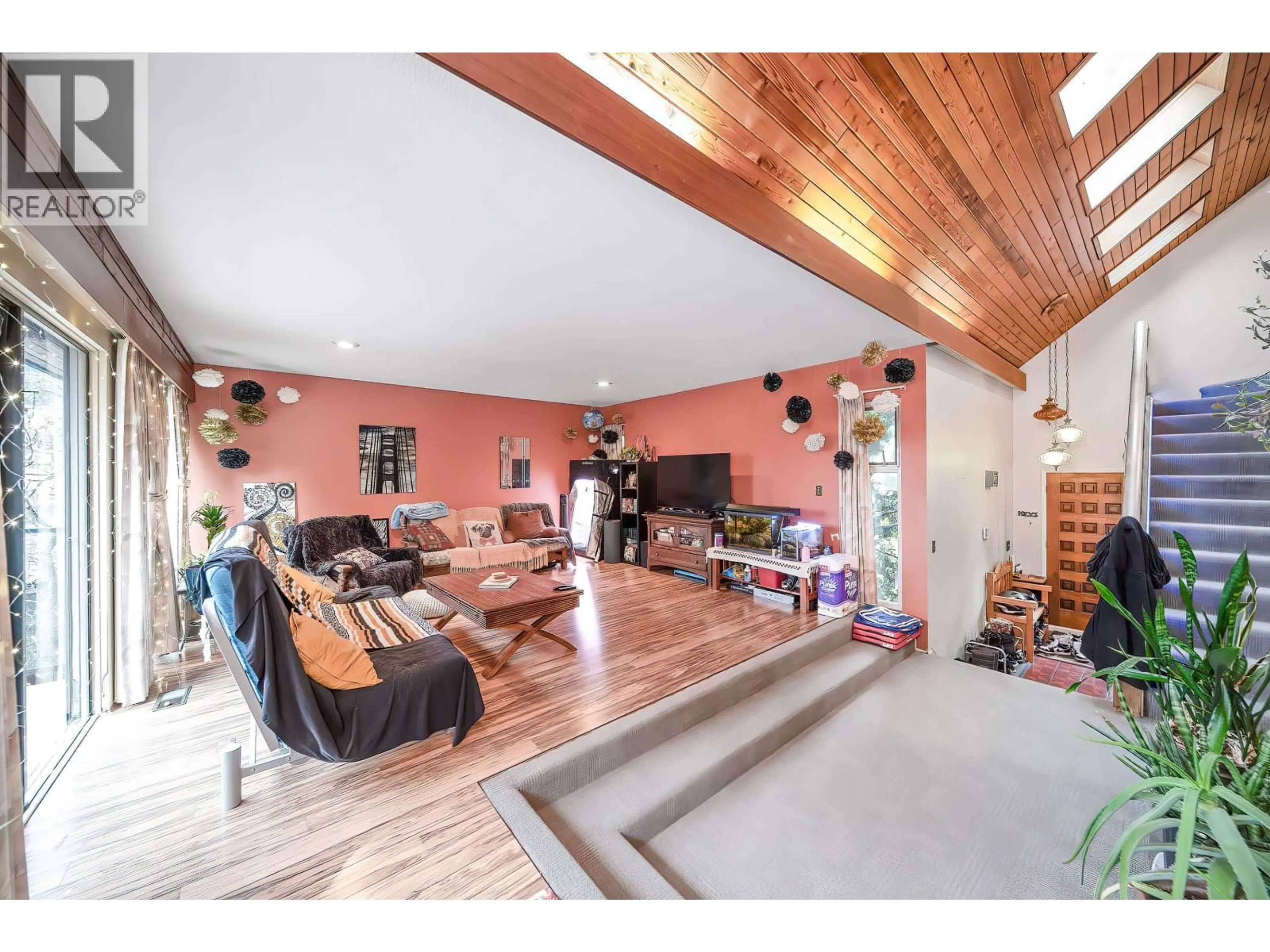 Indoor foyer for 5734 EGLINTON STREET, Burnaby British Columbia V5G2B6