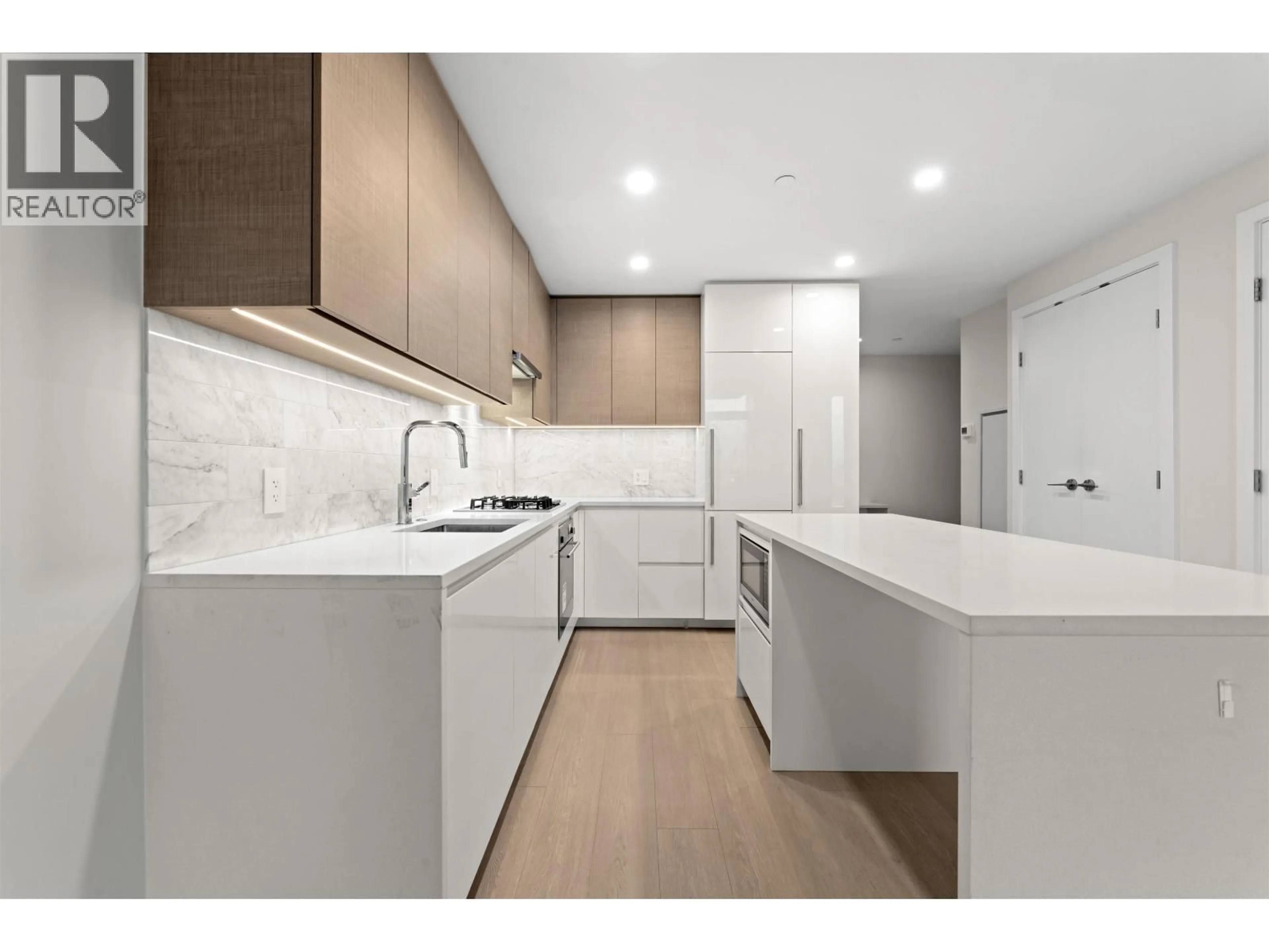 Unknown for 1806 - 2108 GILMORE AVENUE, Burnaby British Columbia V5C0N8