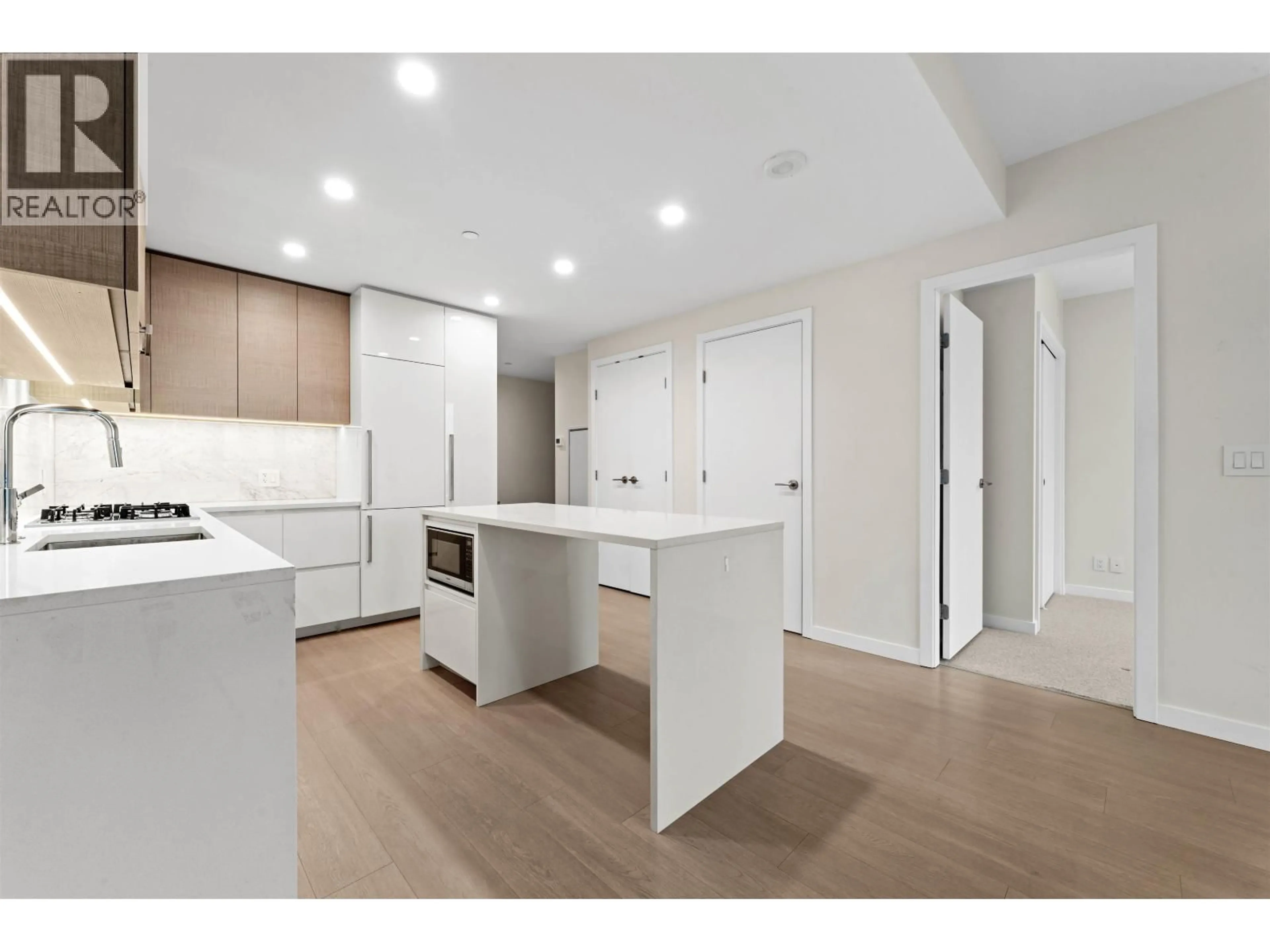 Unknown for 1806 - 2108 GILMORE AVENUE, Burnaby British Columbia V5C0N8