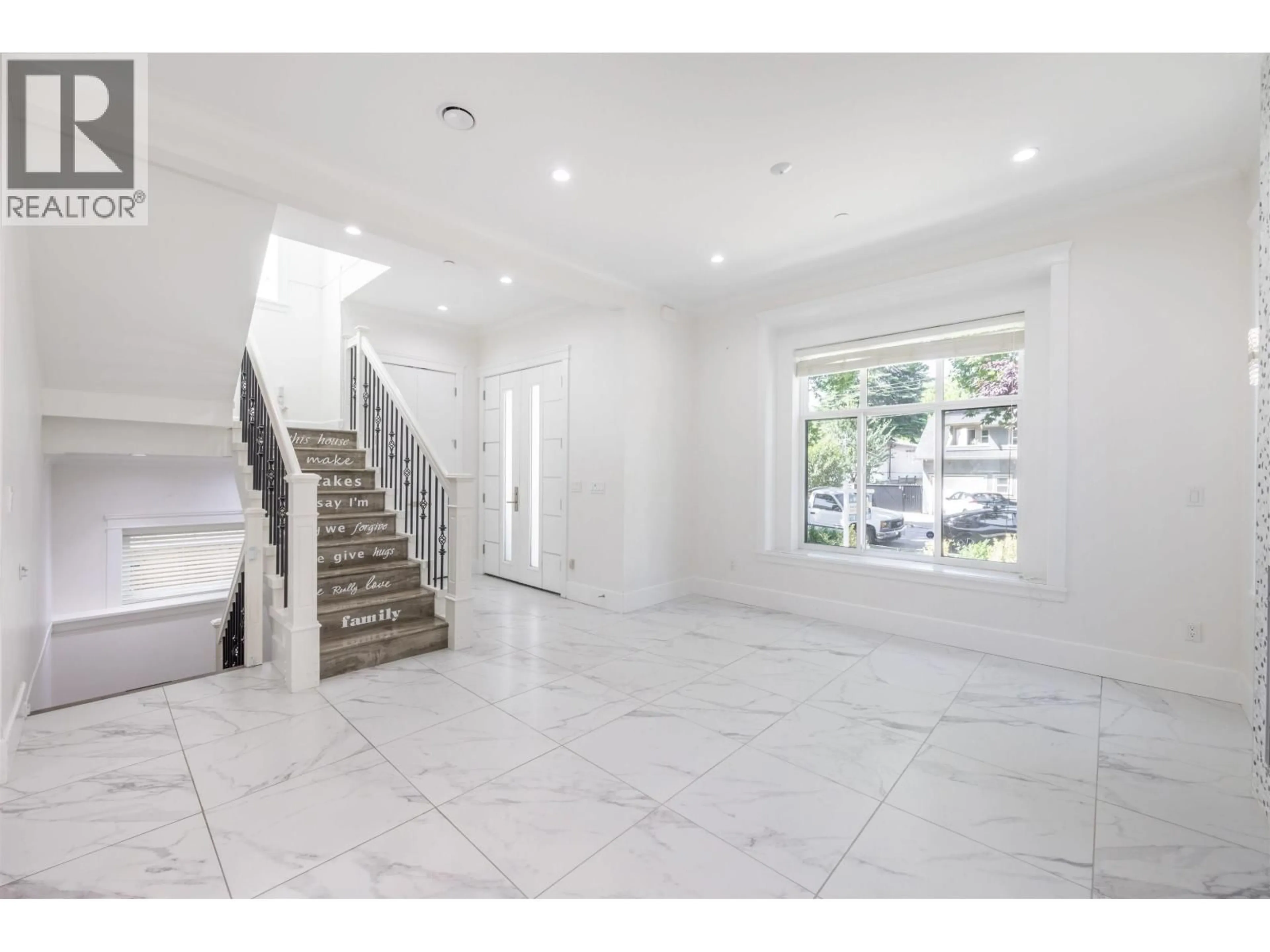 Unknown for 172 ONTARIO PLACE, Vancouver British Columbia V5W1S2