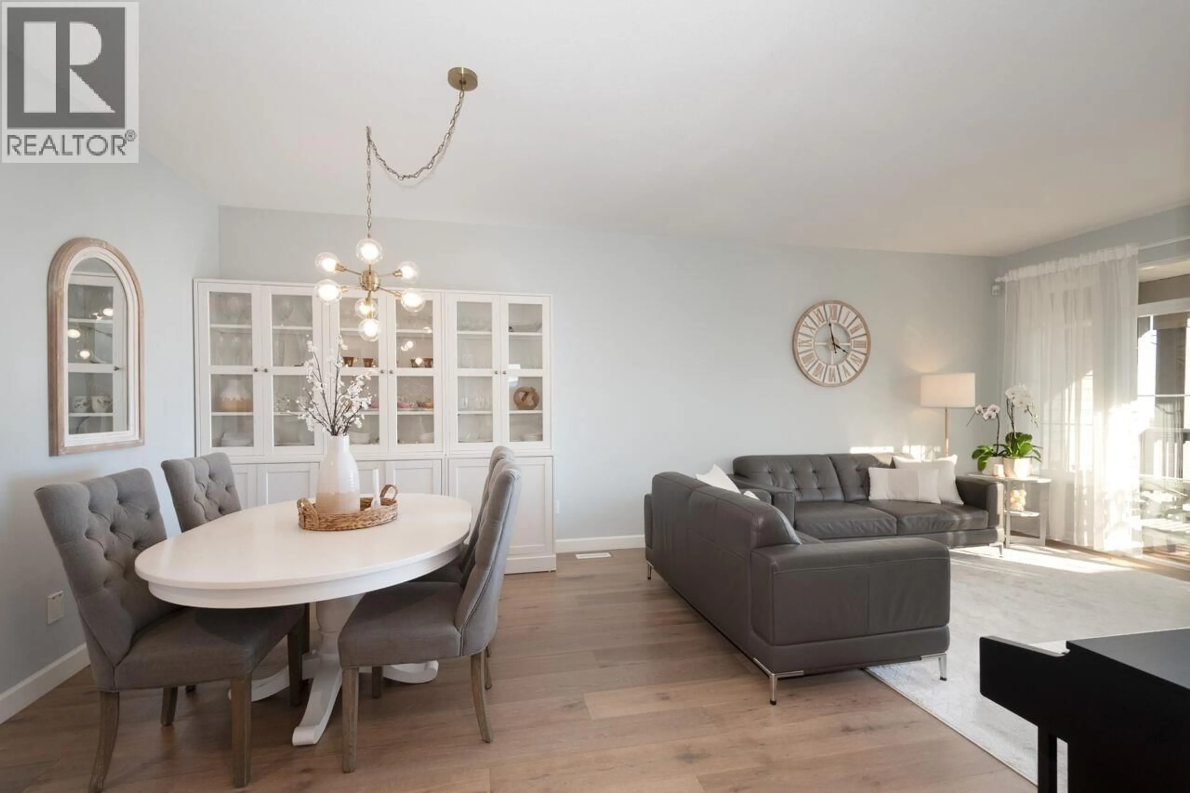 Living room with furniture, wood/laminate floor for 29 HICKORY DRIVE, Port Moody British Columbia V3H5L9