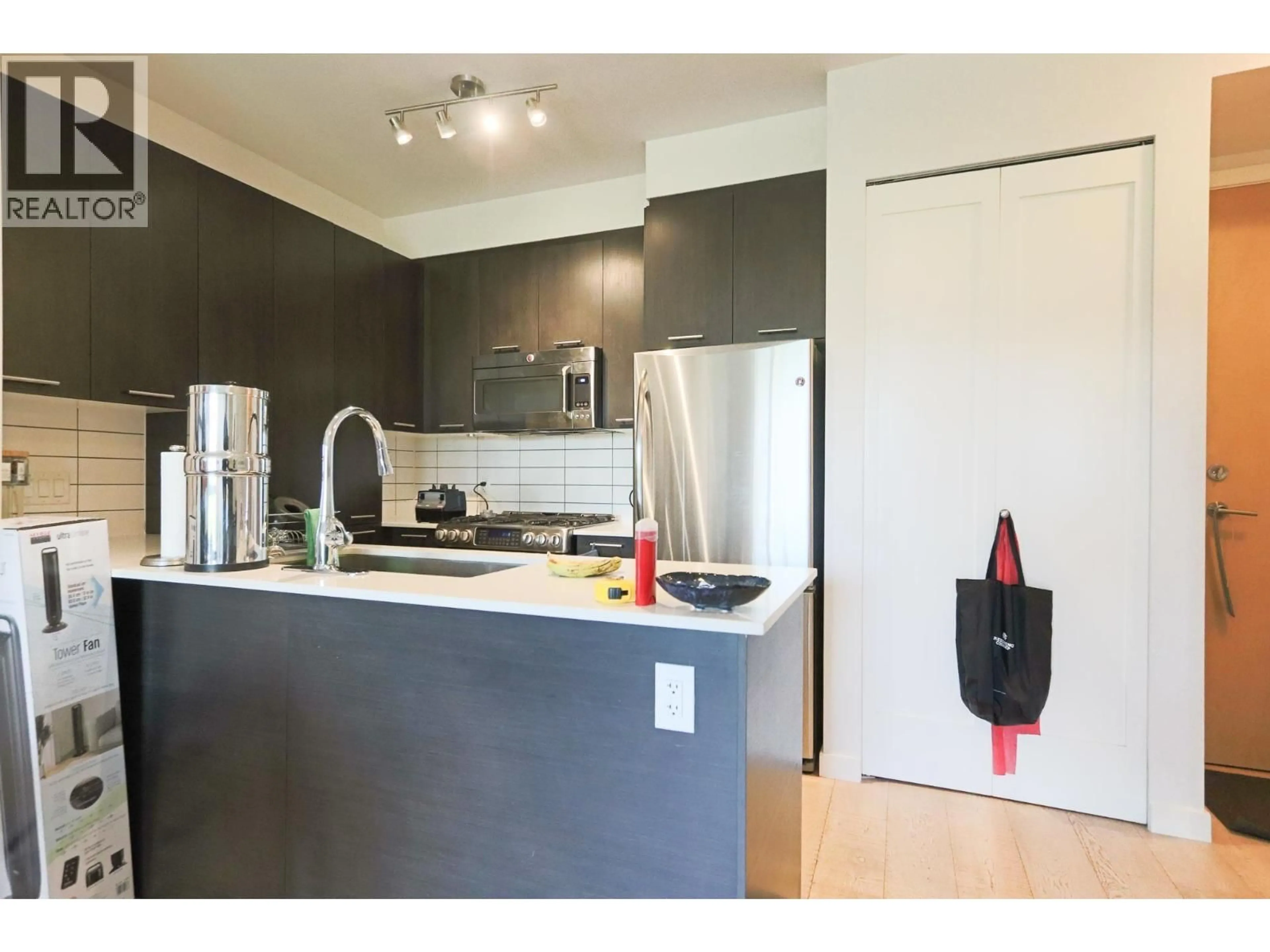 Standard kitchen, wood/laminate floor for 304 - 215 BROOKES STREET, New Westminster British Columbia V3M0G5