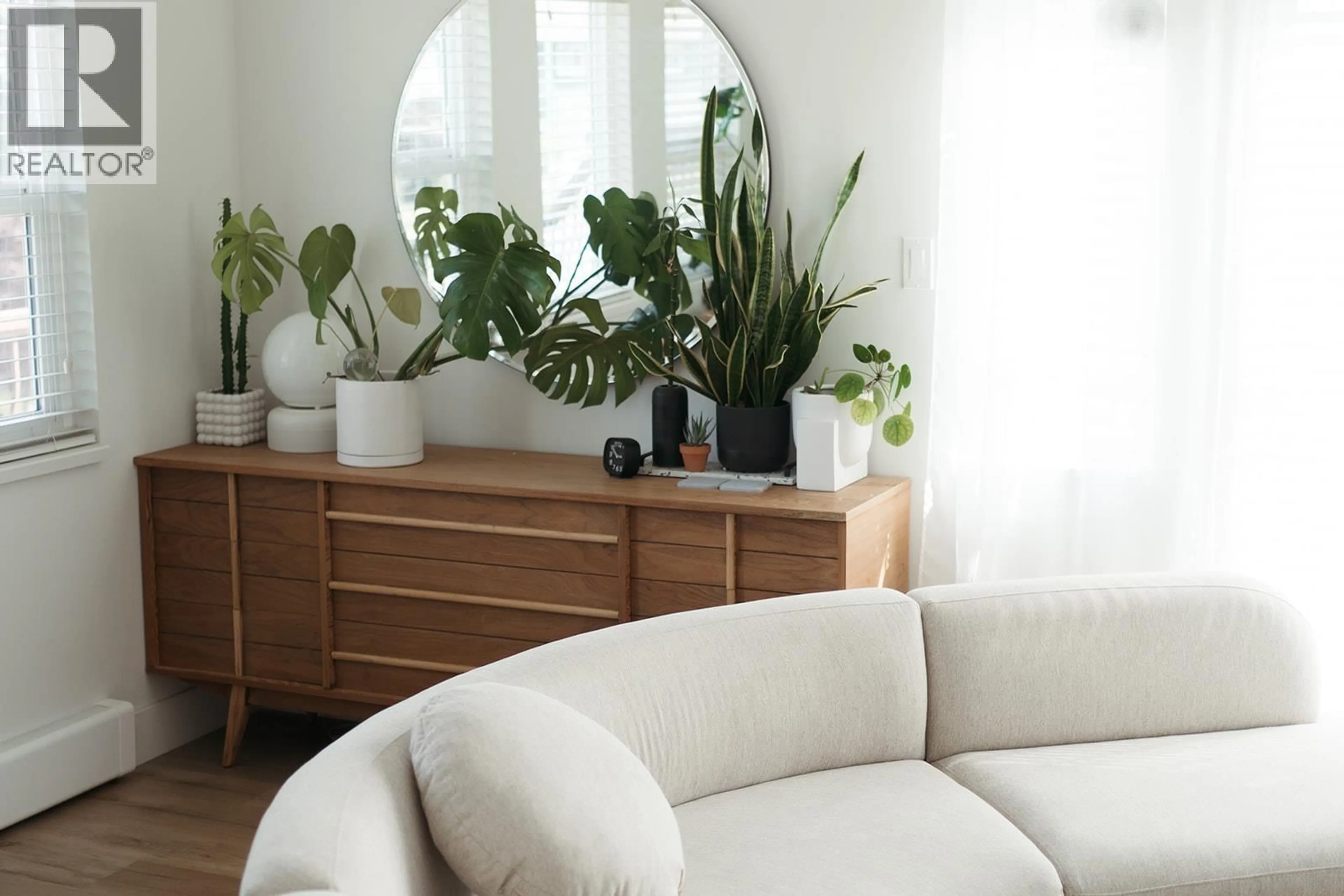 Living room with furniture, unknown for 679 GAMMA AVENUE, Burnaby British Columbia V5C6A3