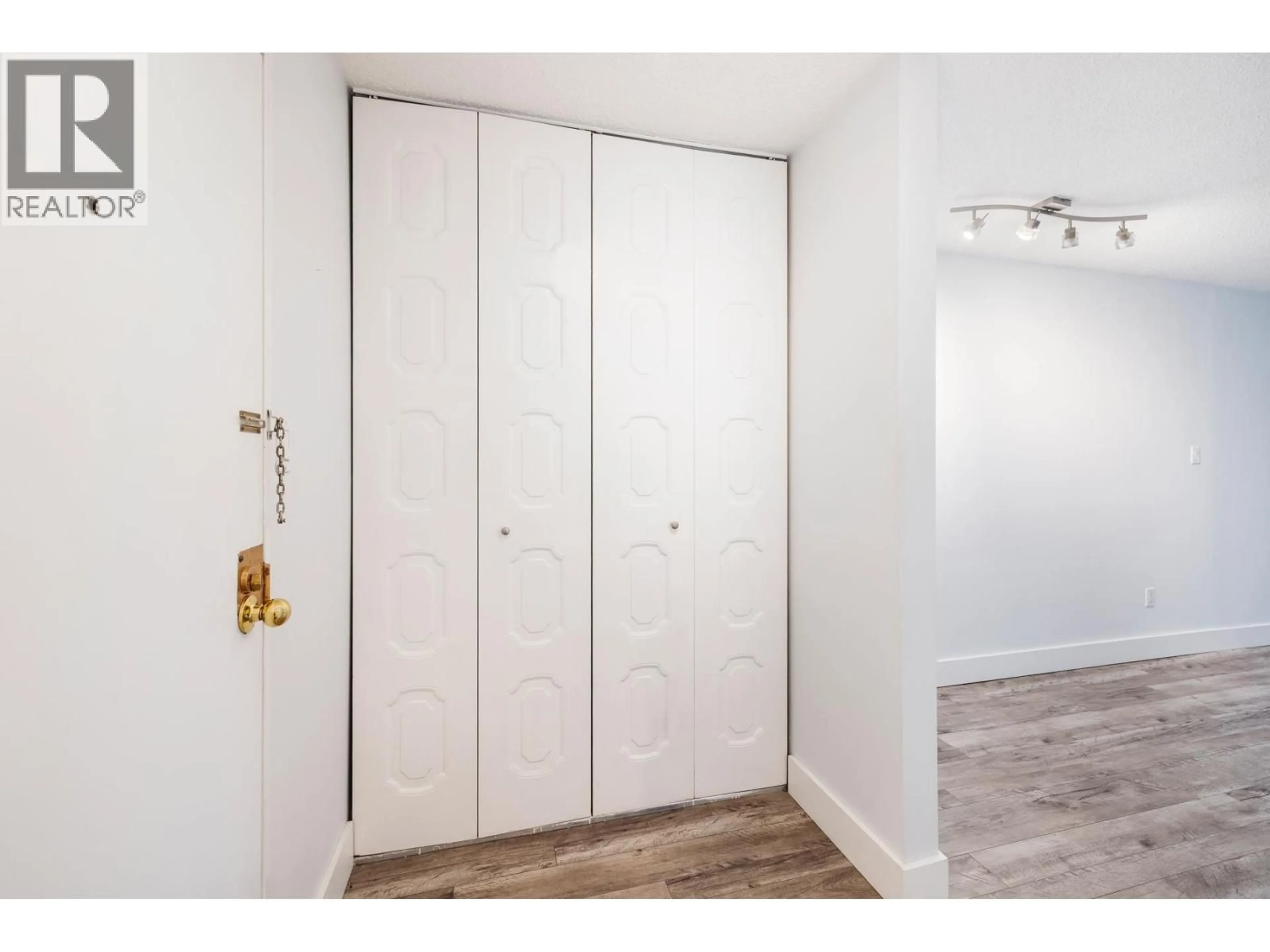 Storage room or clothes room or walk-in closet for 201 - 830 7TH AVENUE, Vancouver British Columbia V5T4J2