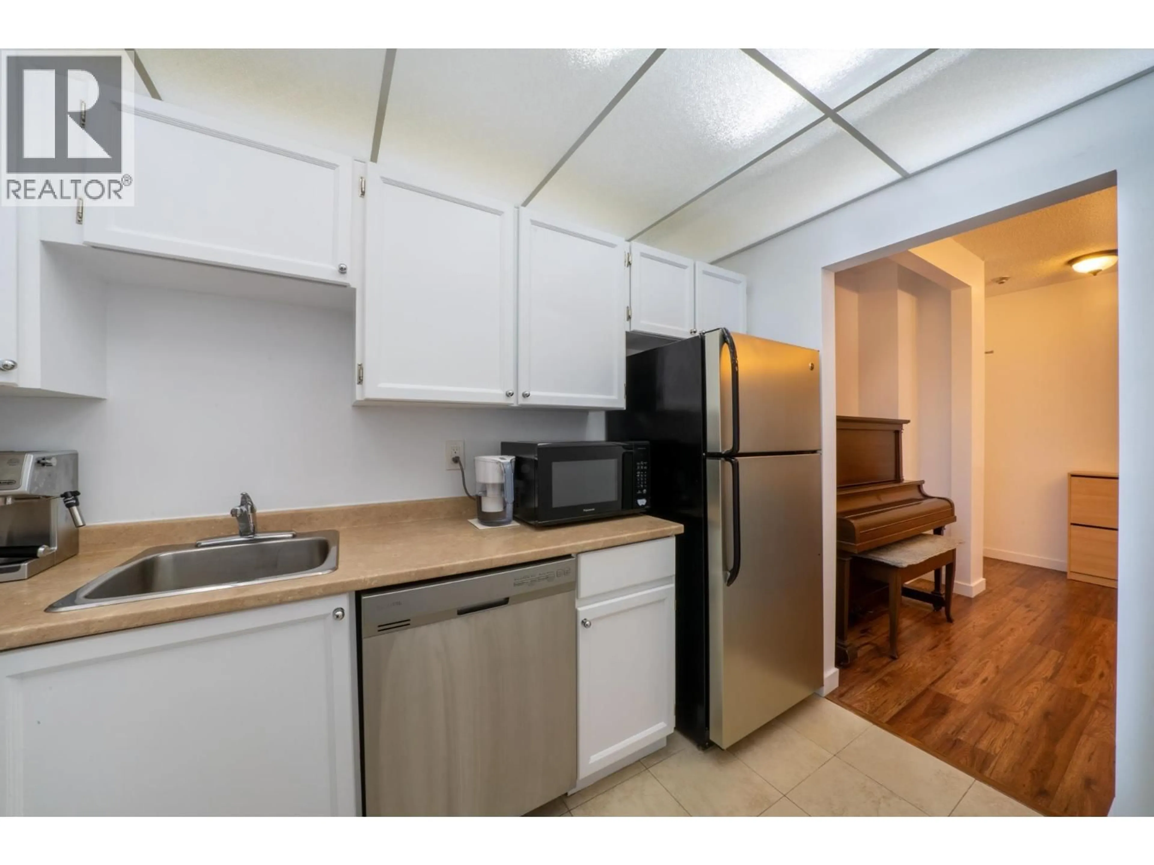 Standard kitchen, unknown for 118 - 8511 WESTMINSTER HIGHWAY, Richmond British Columbia V6X3H7