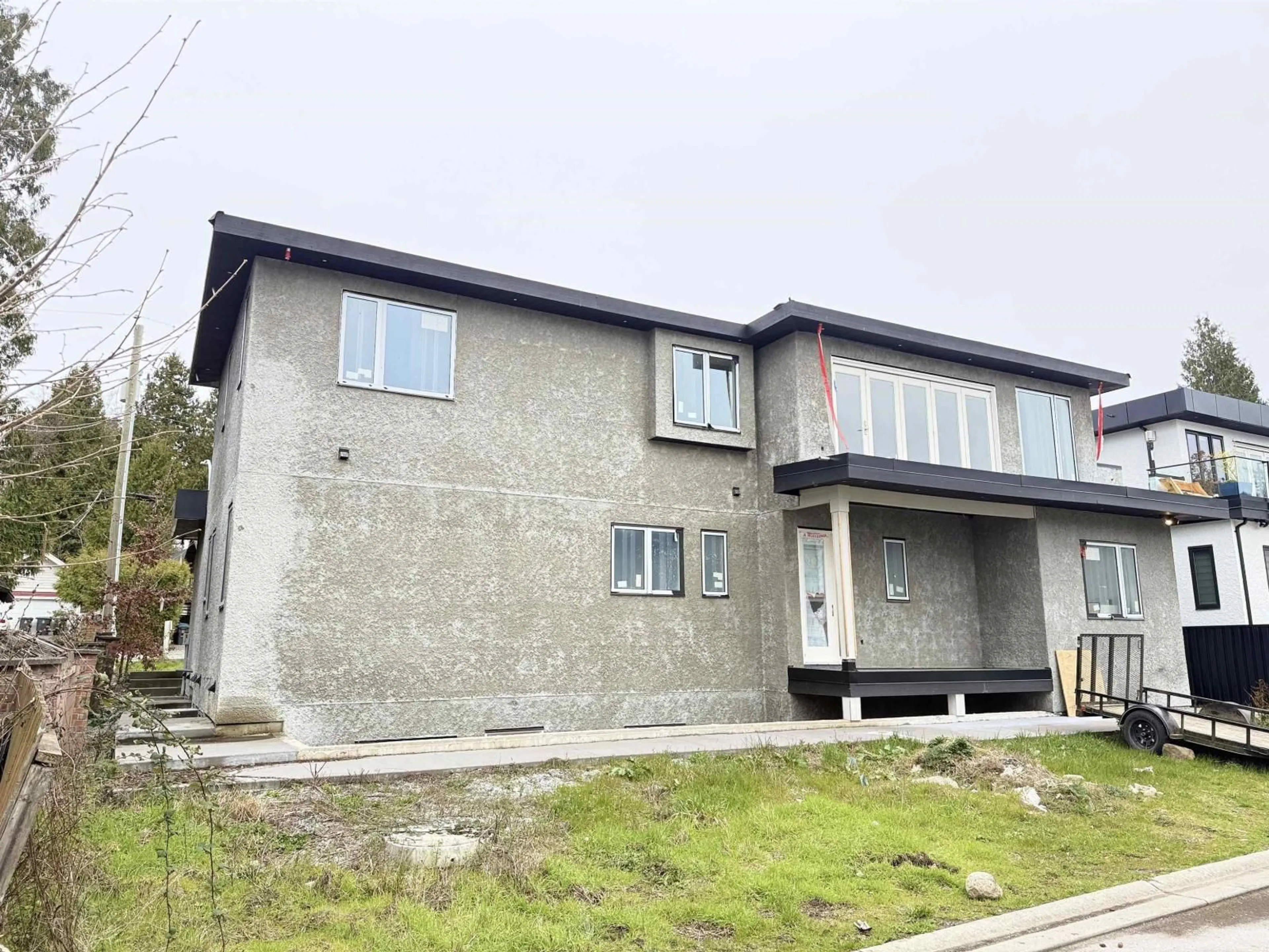 A pic from outside/outdoor area/front of a property/back of a property/a pic from drone, building for 13512 14 AVENUE, White Rock British Columbia V4A5H5