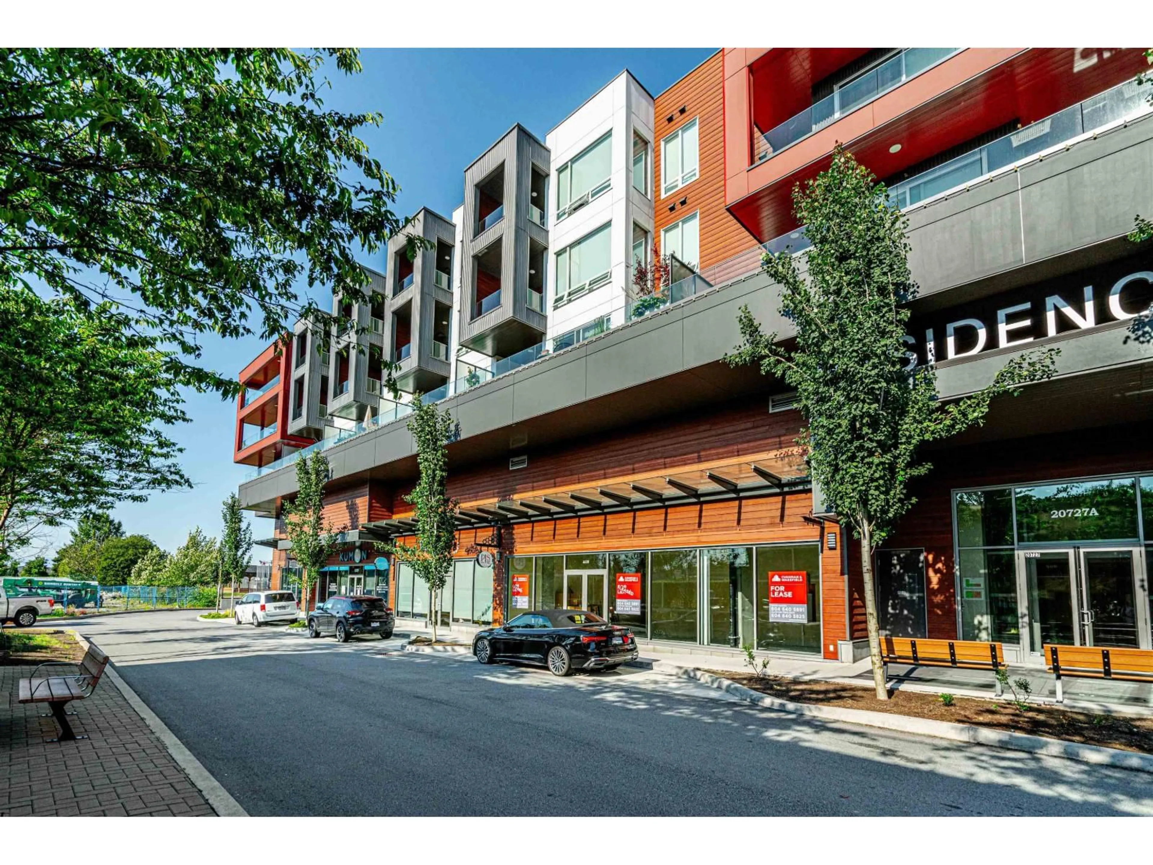 Indoor foyer for A420 - 20727 WILLOUGHBY TOWN CENTRE DRIVE, Langley British Columbia V2Y3N1