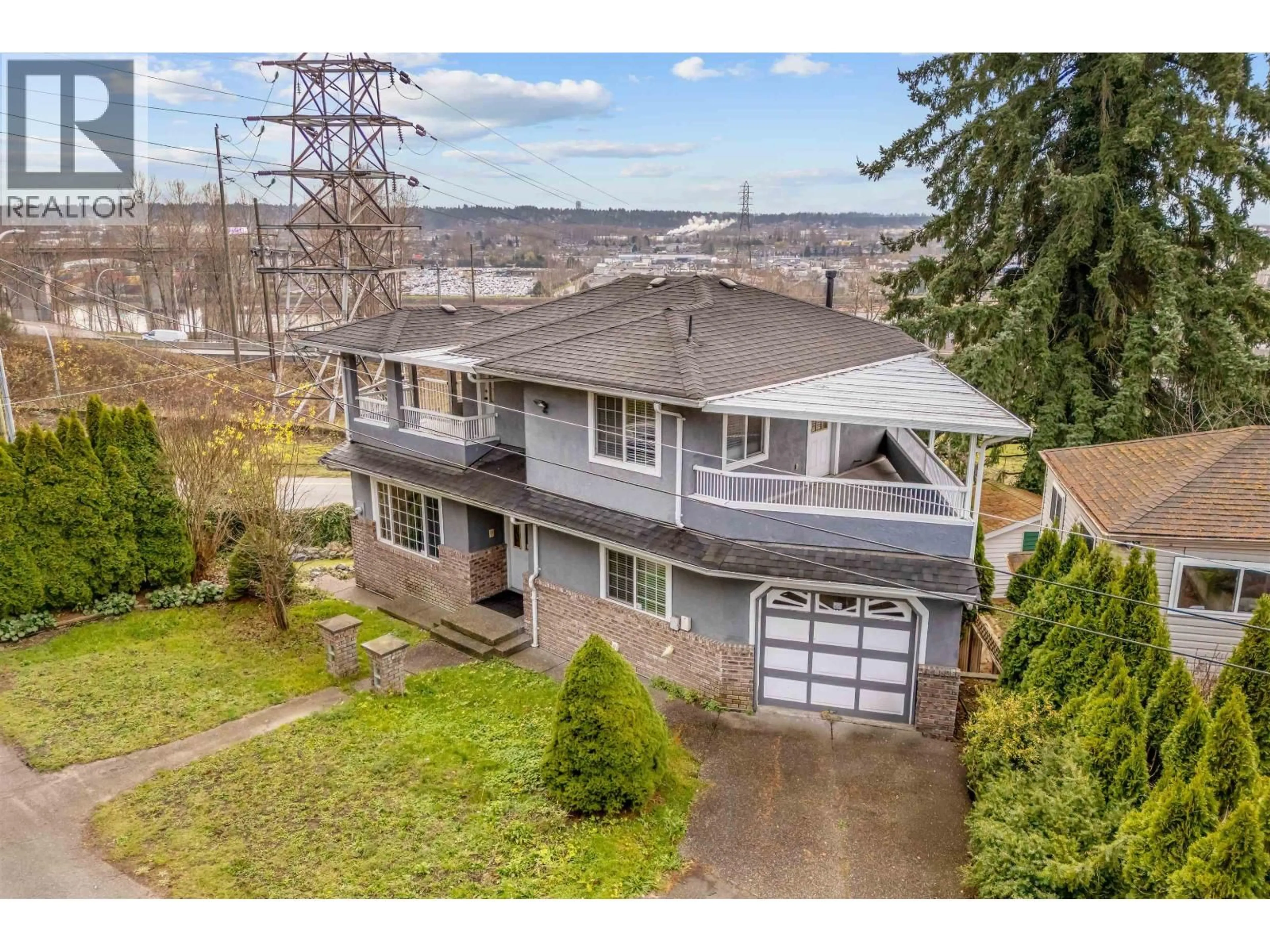 A pic from outside/outdoor area/front of a property/back of a property/a pic from drone, street for 2312 MARINE DRIVE, New Westminster British Columbia V3M2H7
