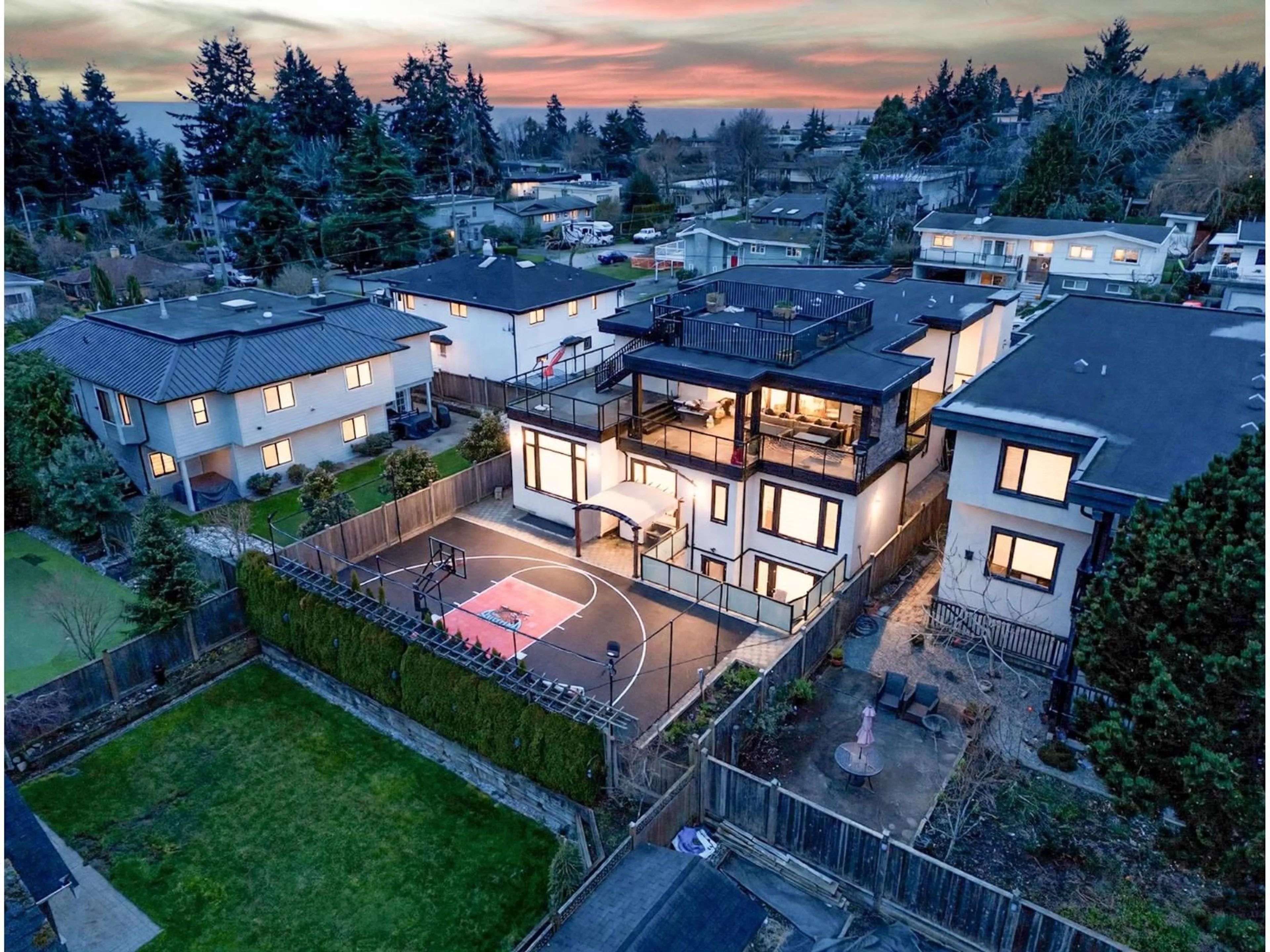 A pic from outside/outdoor area/front of a property/back of a property/a pic from drone, mountain view for 1126 STEVENS STREET, White Rock British Columbia V4B4X8