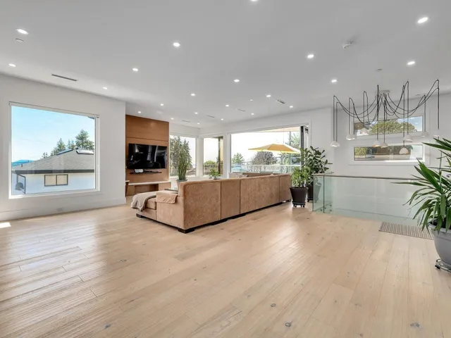 1126 STEVENS STREET, White Rock 3